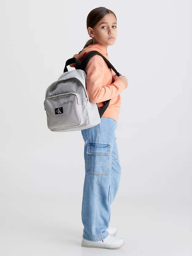Mochila infantil feita de poliéster reciclado