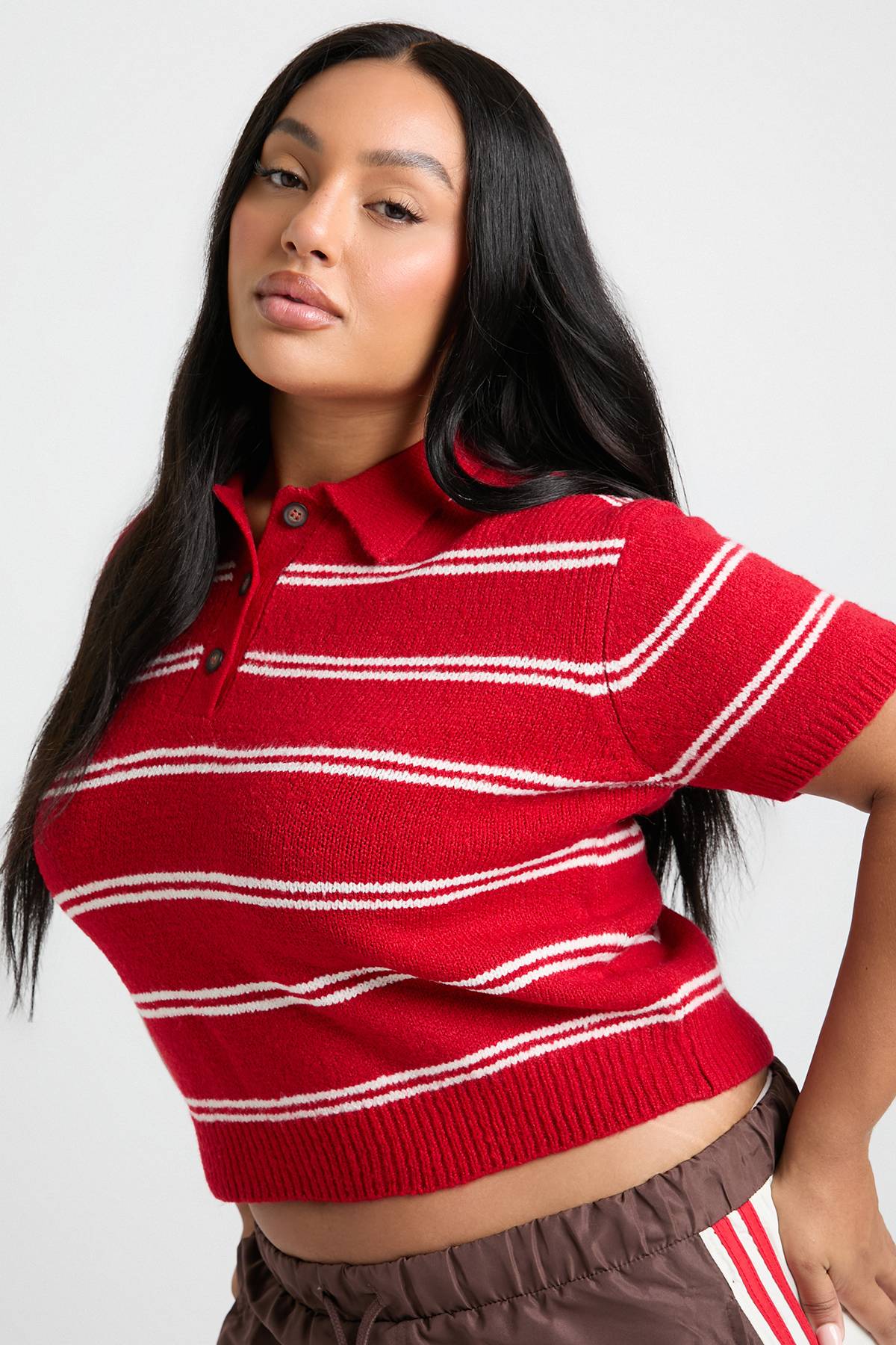 boohoo Haut tricoté rayé aux détails de col Plus