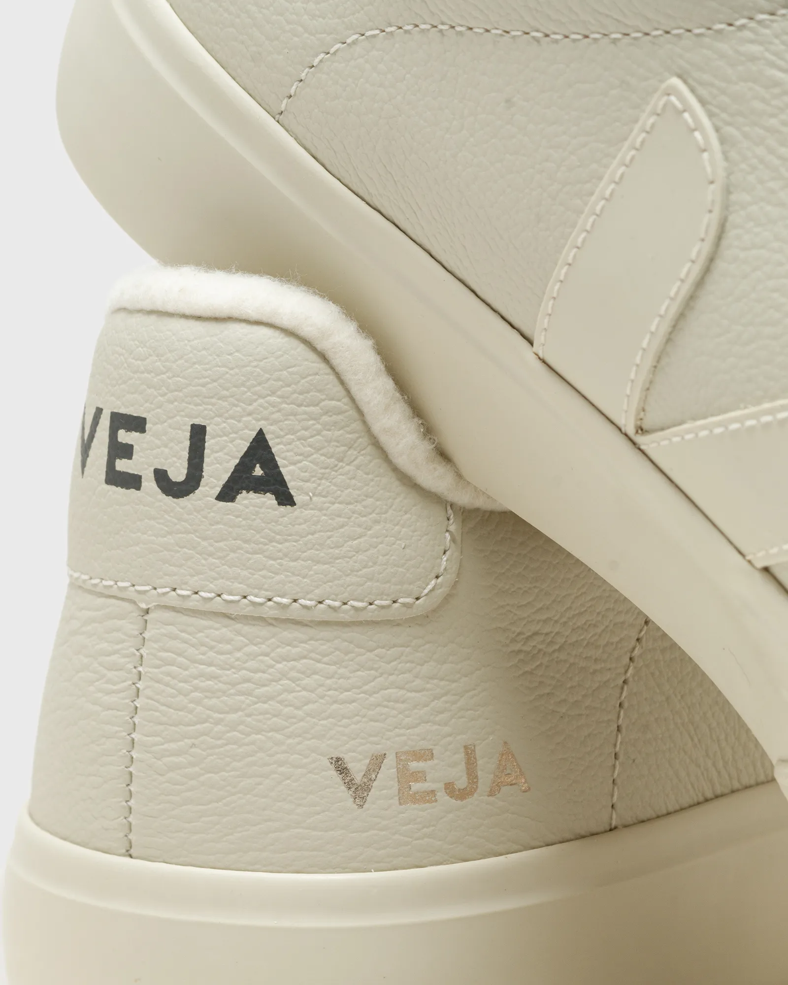 Veja CAMPO W CHFREE LEATHER