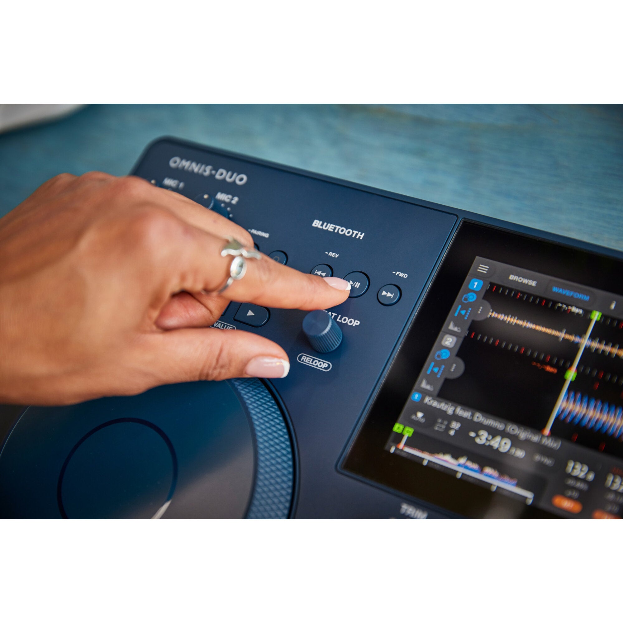 AlphaTheta Omnis-Duo all-in-one mobiel DJ-systeem