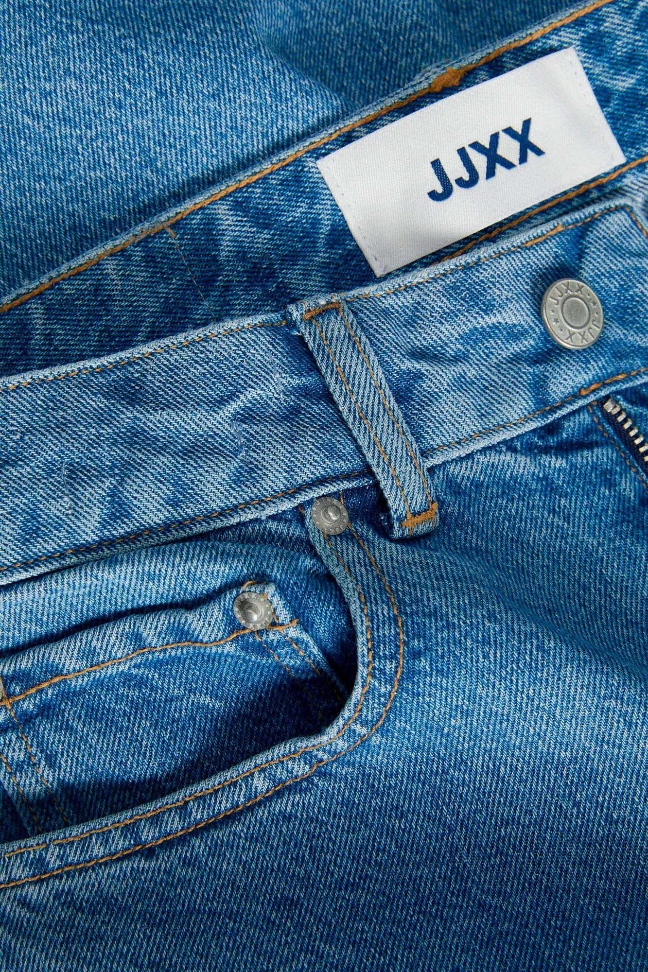 Calça jeans de perna larga com rasgos