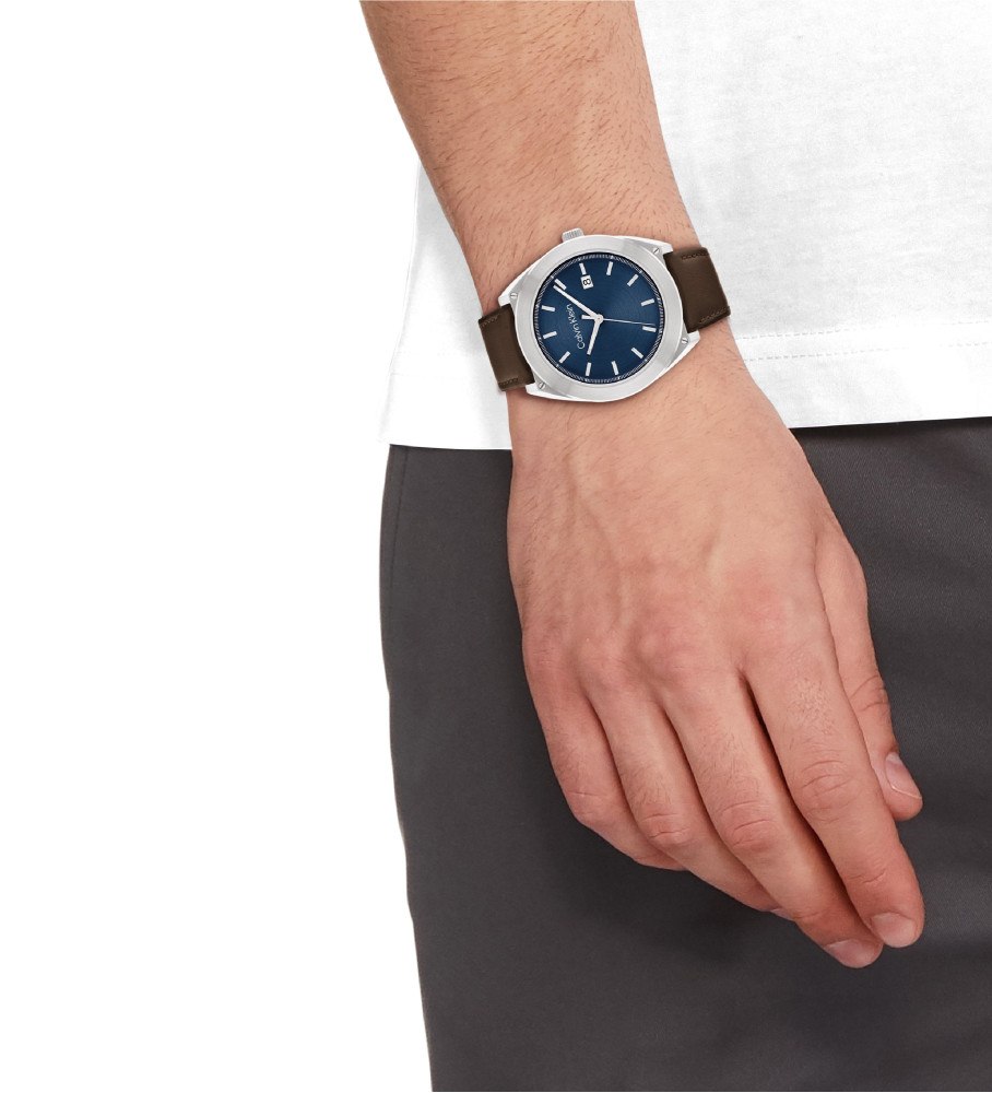 Relógio analógico Calvin Klein Fashion com pulseira de couro, azul marinho