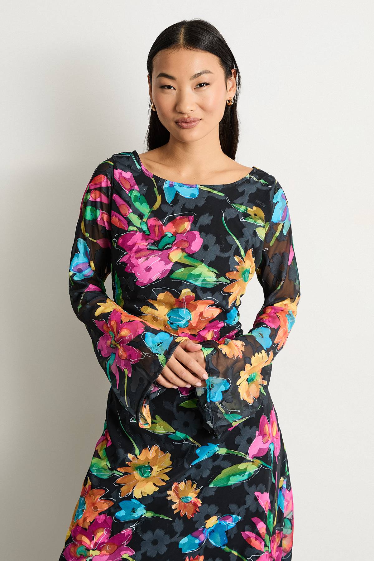 Warehouse Robe Mi-Longue Petite en Mousseline Florale Dévorée à Encolure Bateau et Coupe Biais