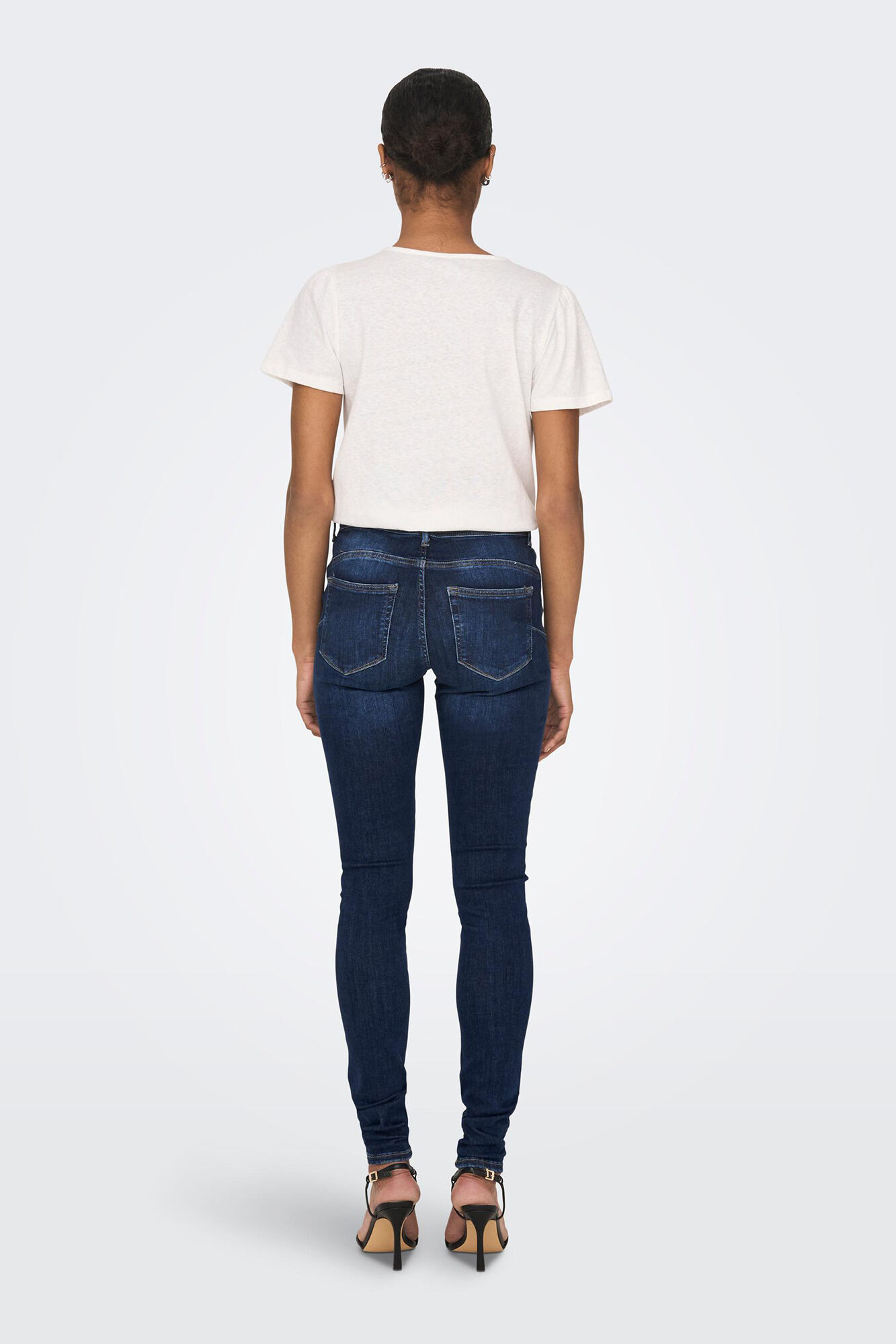 Calça jeans skinny e cintura alta