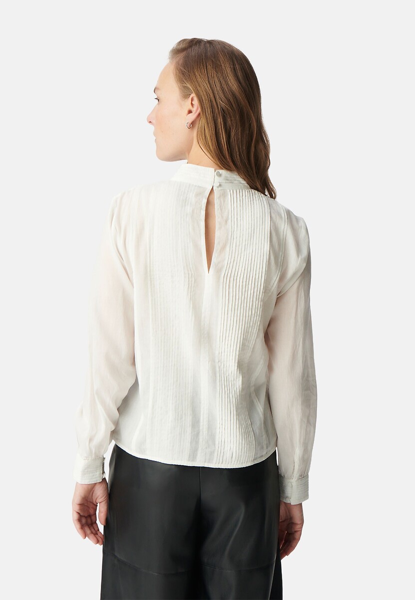 Blusa de renda IKKS, gola alta, mangas compridas