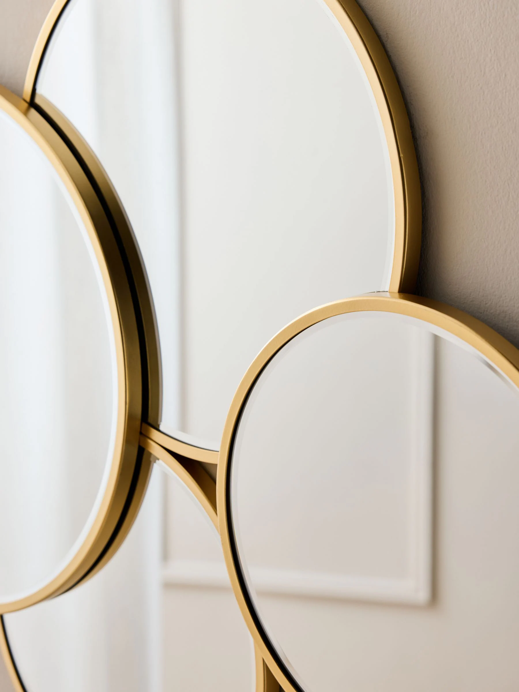 Round Cluster Mirror