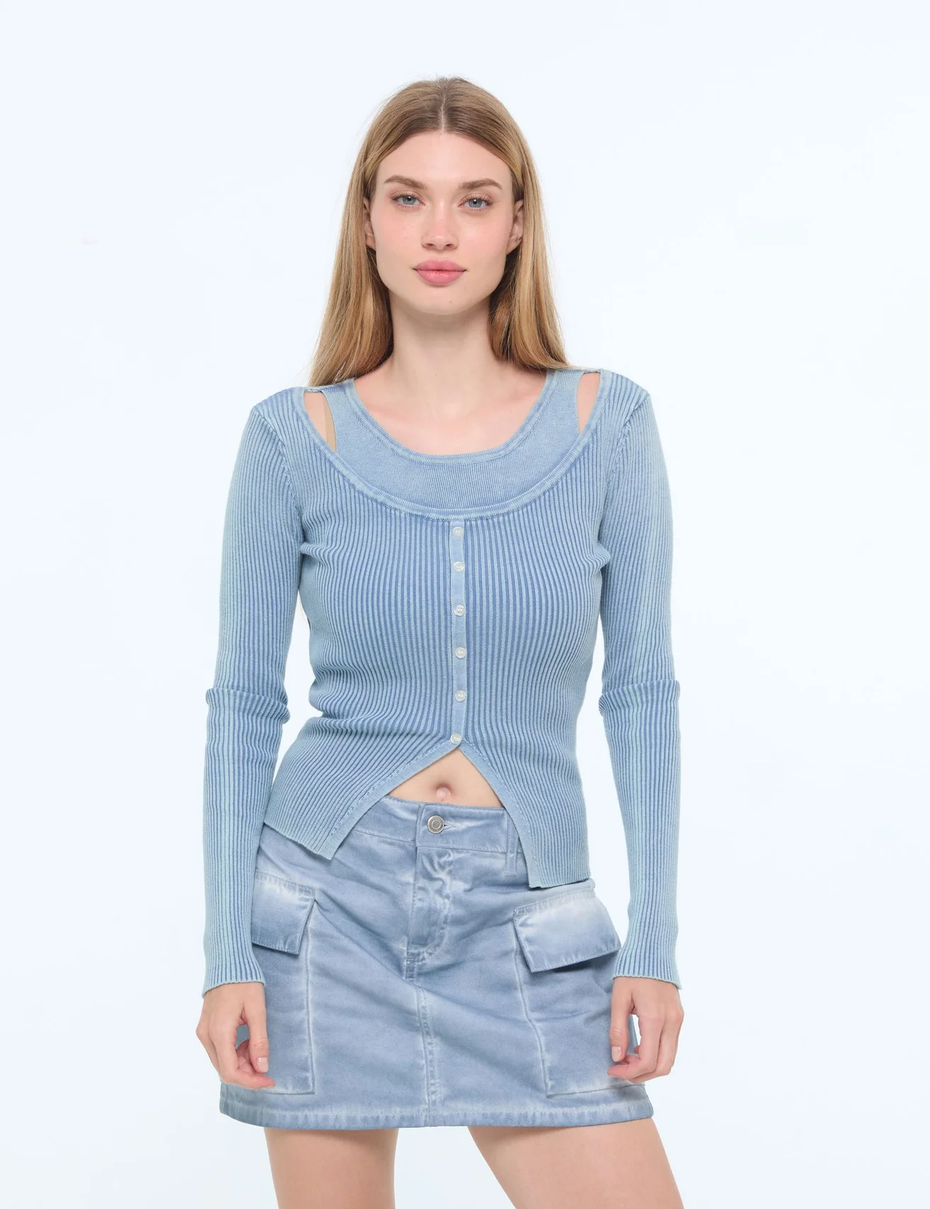 Pull côtelé à boutons bleu clair