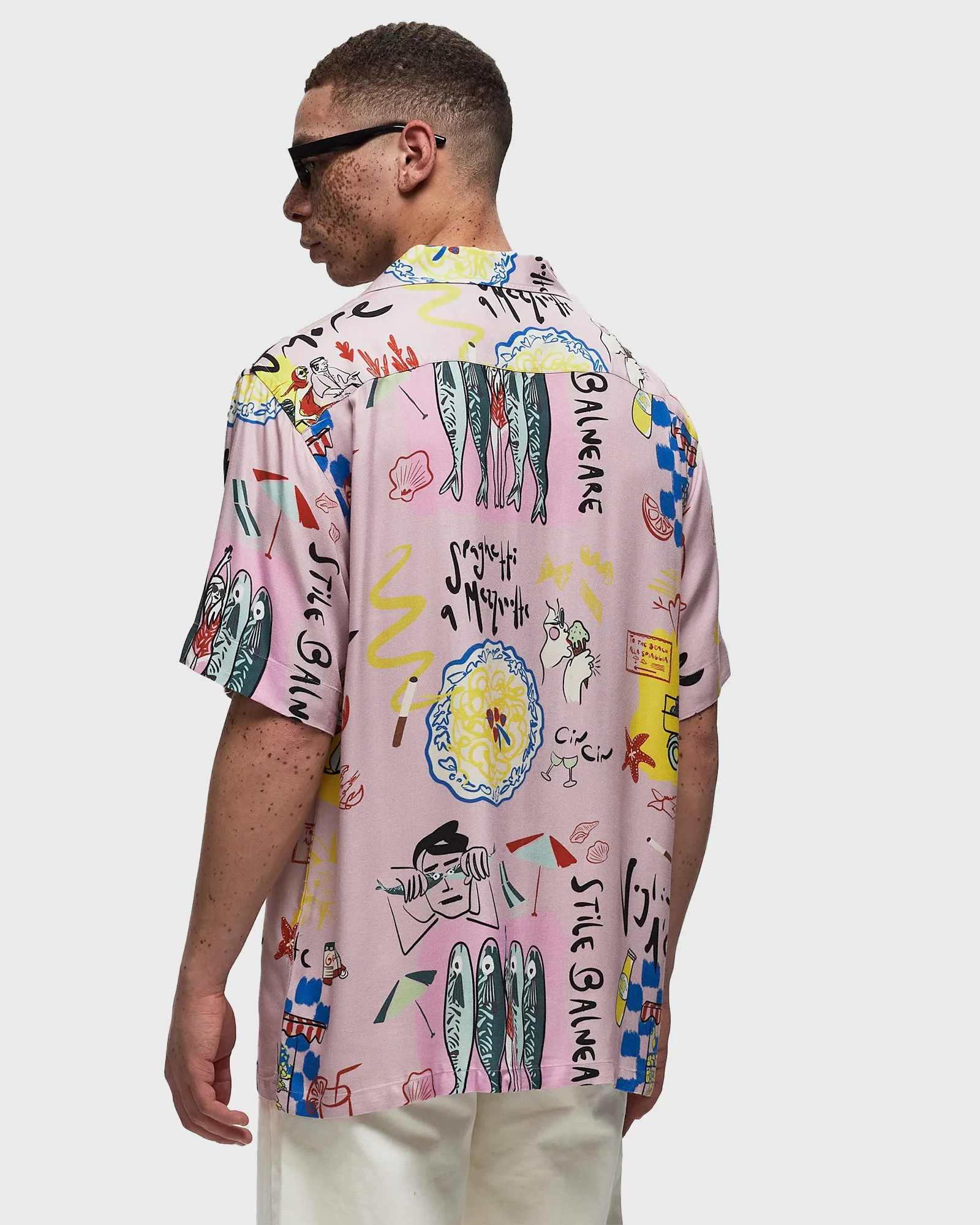 CLOSED SHORT SLEEVED SHIRT