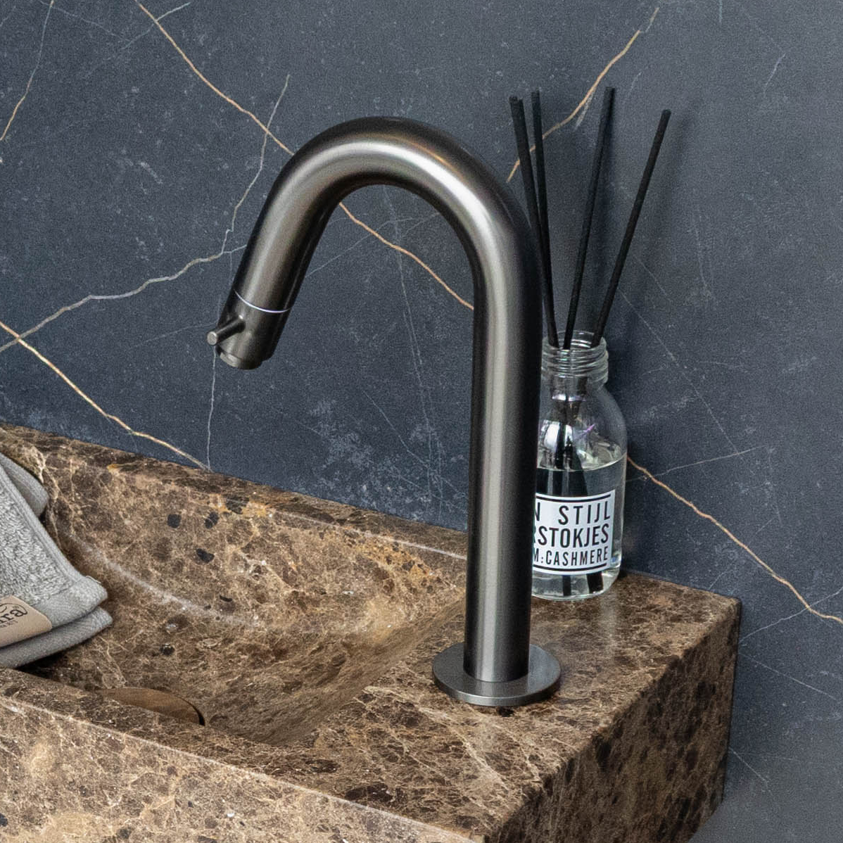 Saniclear Iron gebogen fonteinkraan verouderd ijzer - gunmetal