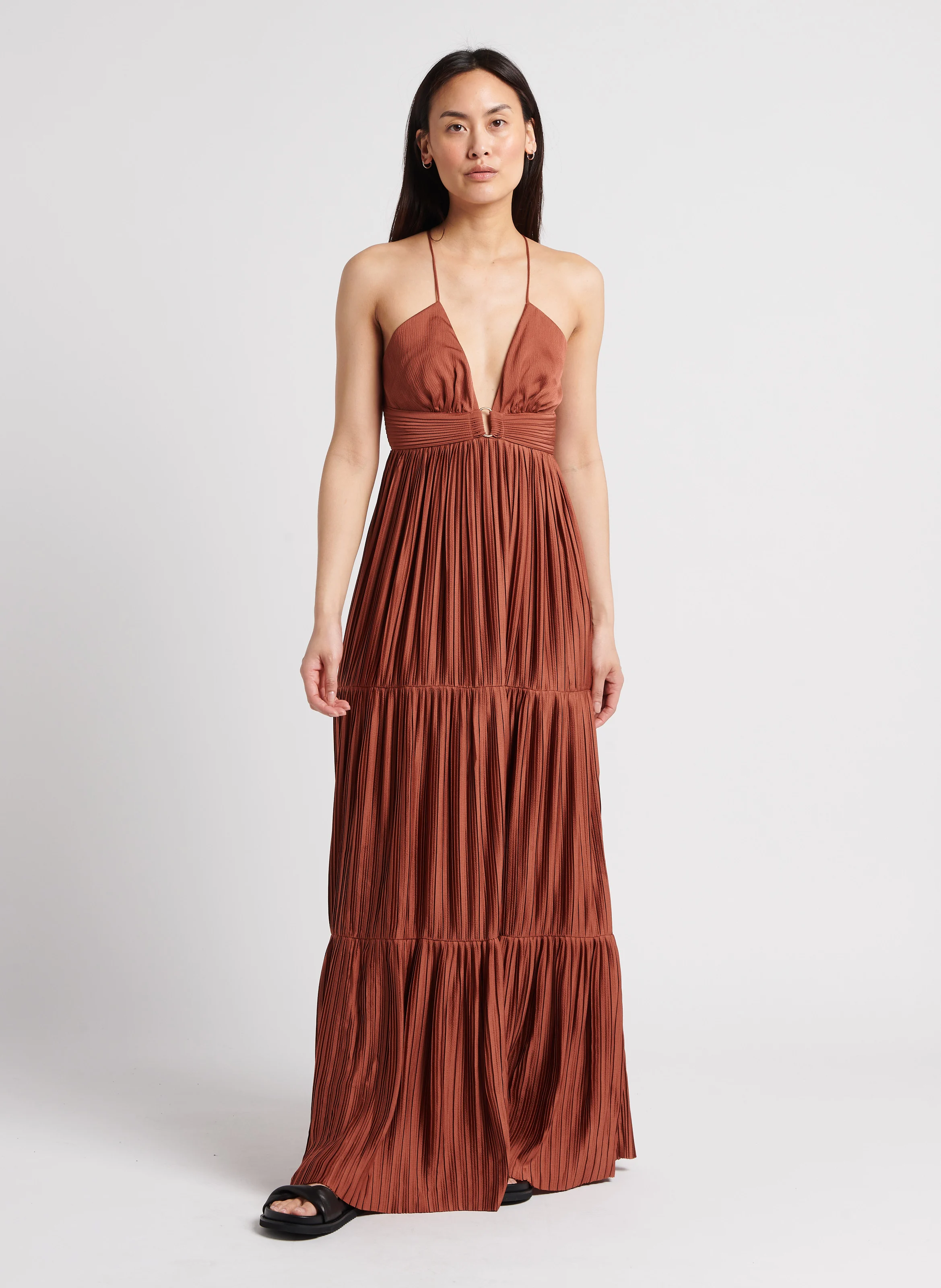 WASTA - Robe longue col V plissée | Marron