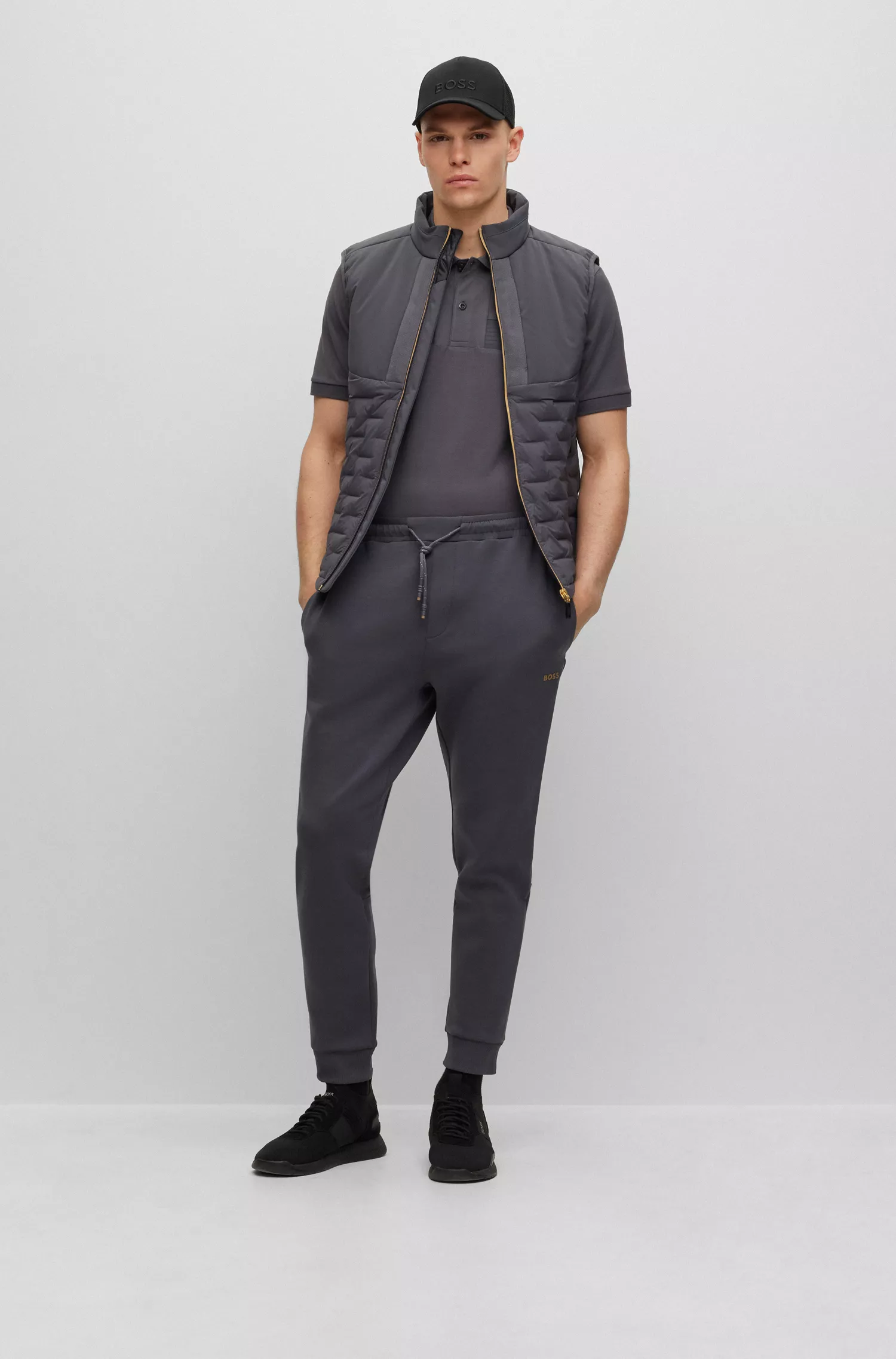 Camisa polo slim fit BOSS em mistura de algodão verde com fita listrada.