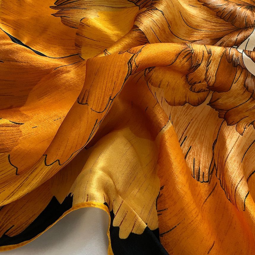 Frior - Vierkante sjaal met bloemenmotief