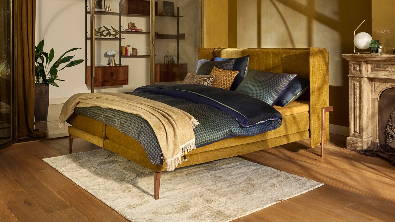Bed Element Vivid met gestoffeerde matrassen en Cool Motion topper curry
