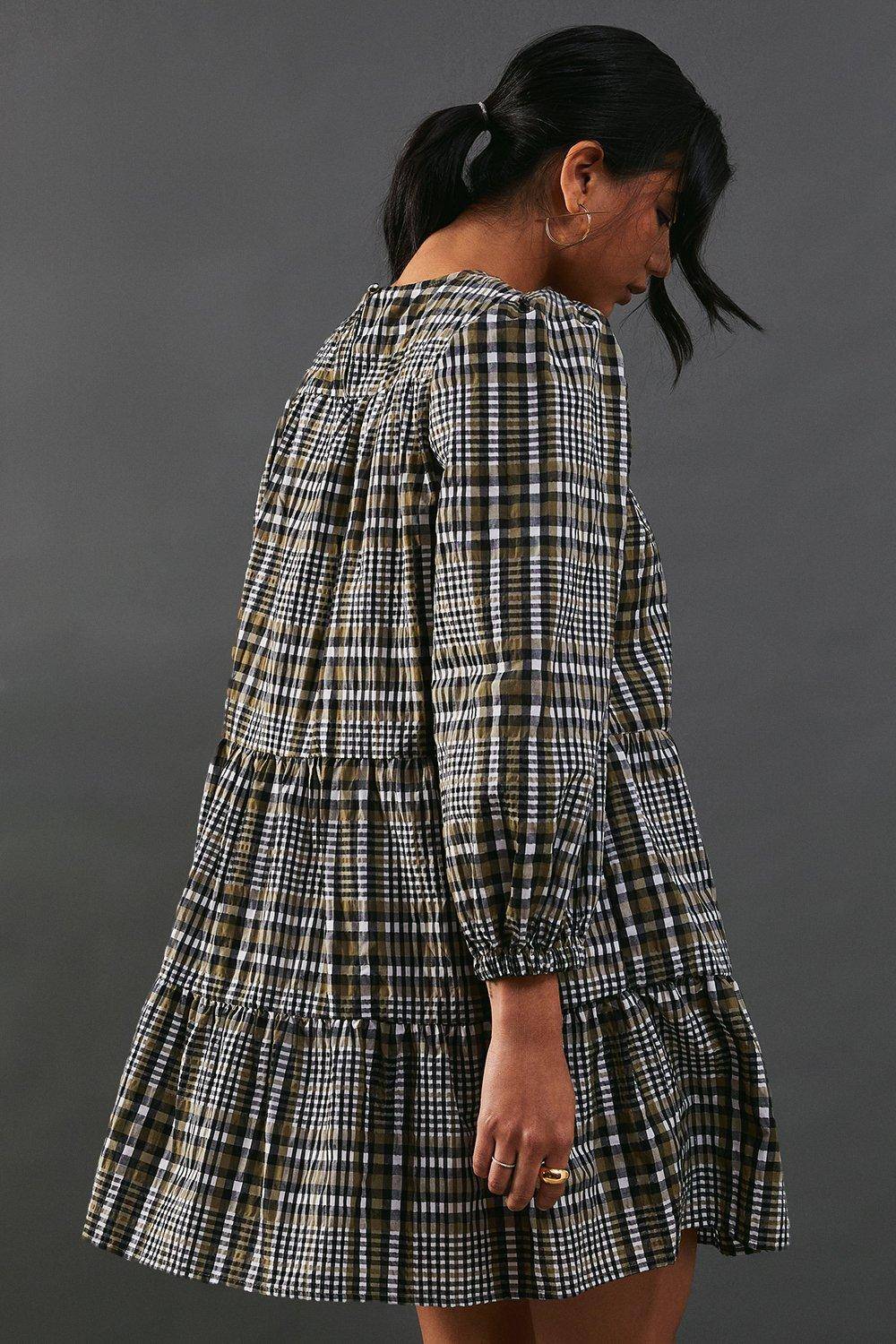 Warehouse Robe Mini Smockée à Carreaux avec Volants