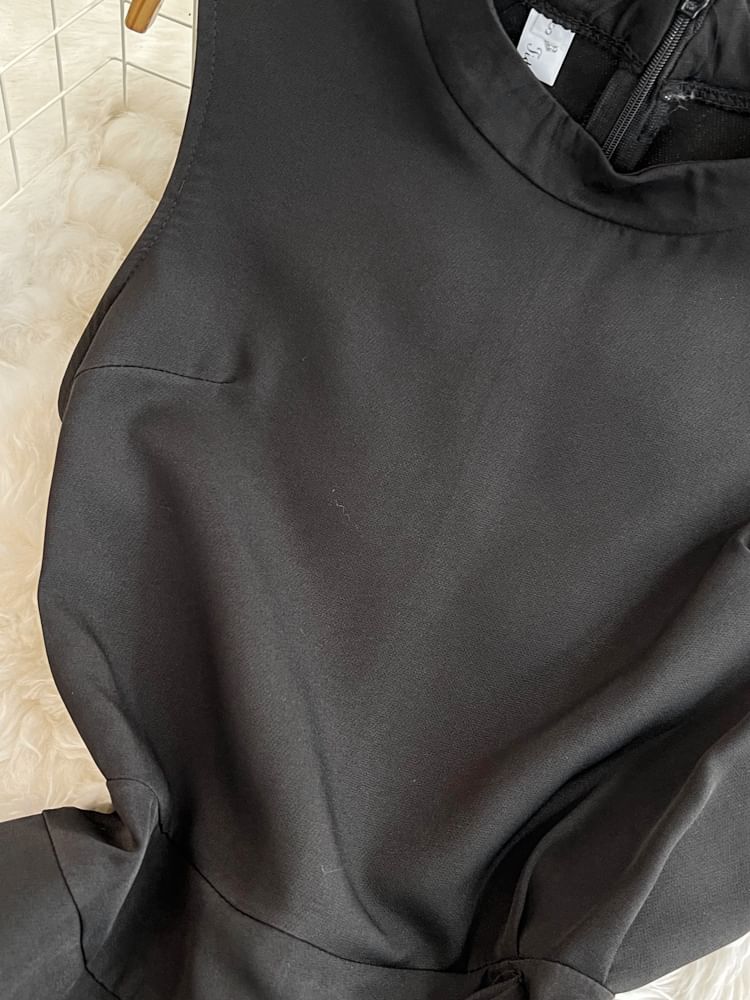 Yearnin - Mouwloze romper met strikceintuur