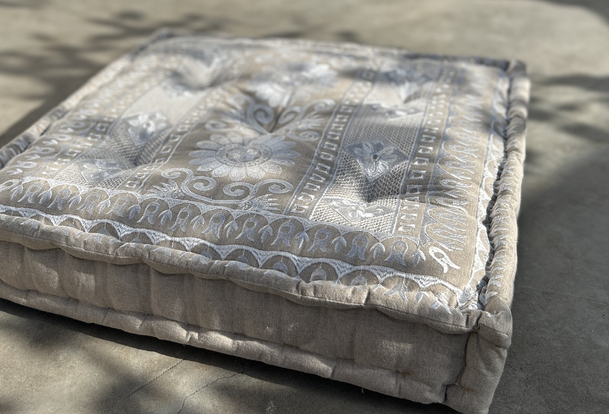 Sitzkissen beige-weiß, B 60 cm, L 60 cm, H 10 cm von fischer's lagerhaus