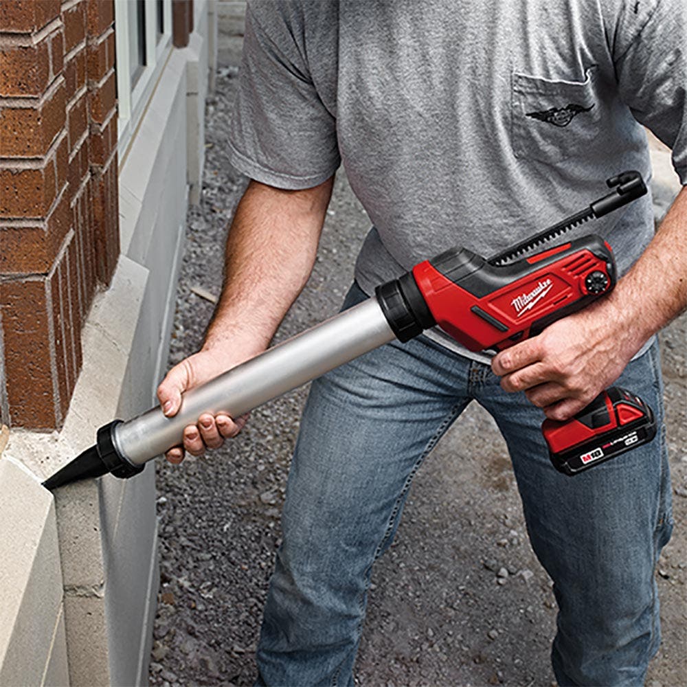 MILWAUKEE 18V 2.0Ah Caulking Gun Kit C18PCG600A-201B