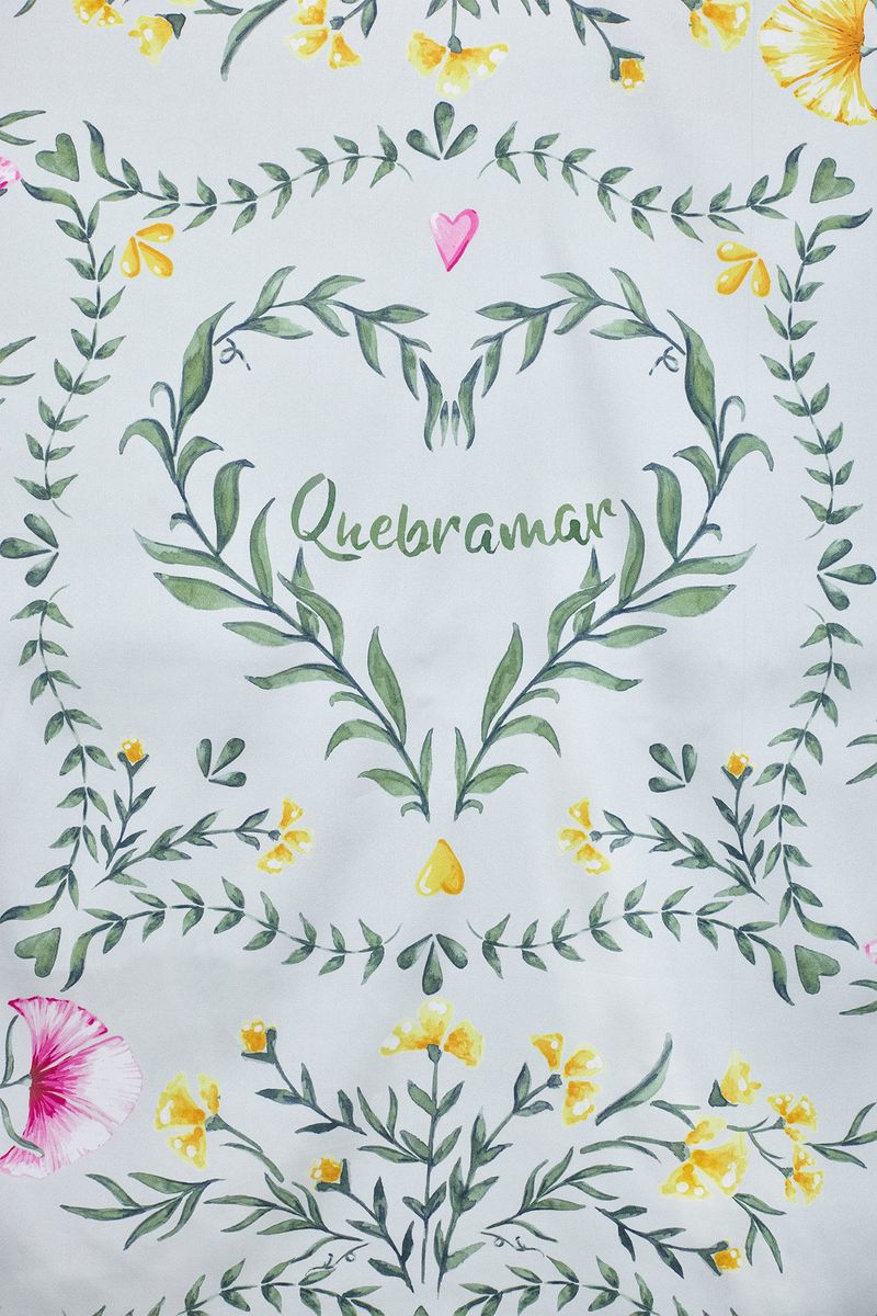 LENÇO FLORAL COM CORAÇÃO