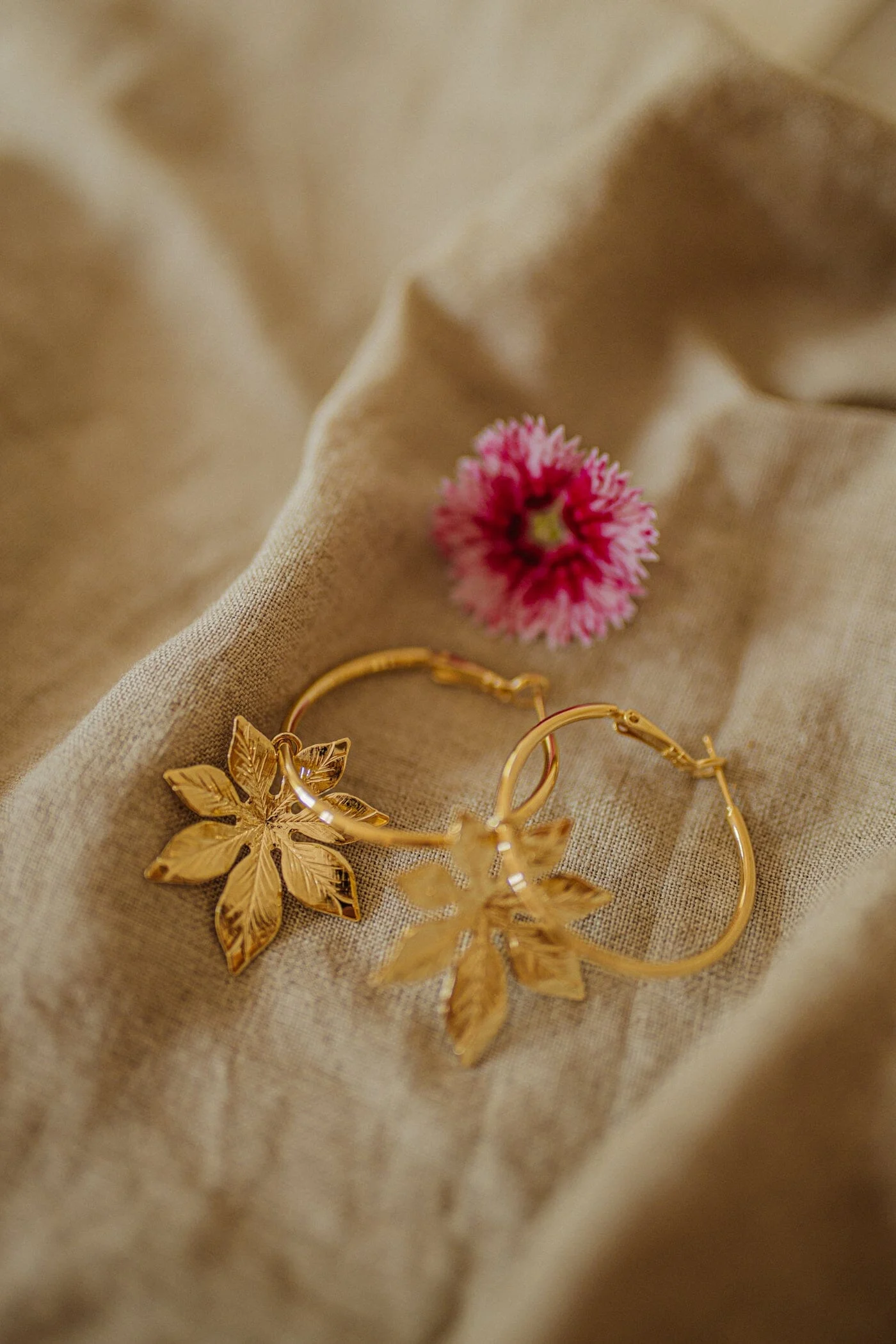 CHLORIS - Petites boucles d'oreilles créoles fleurs plaqué argent | Doré