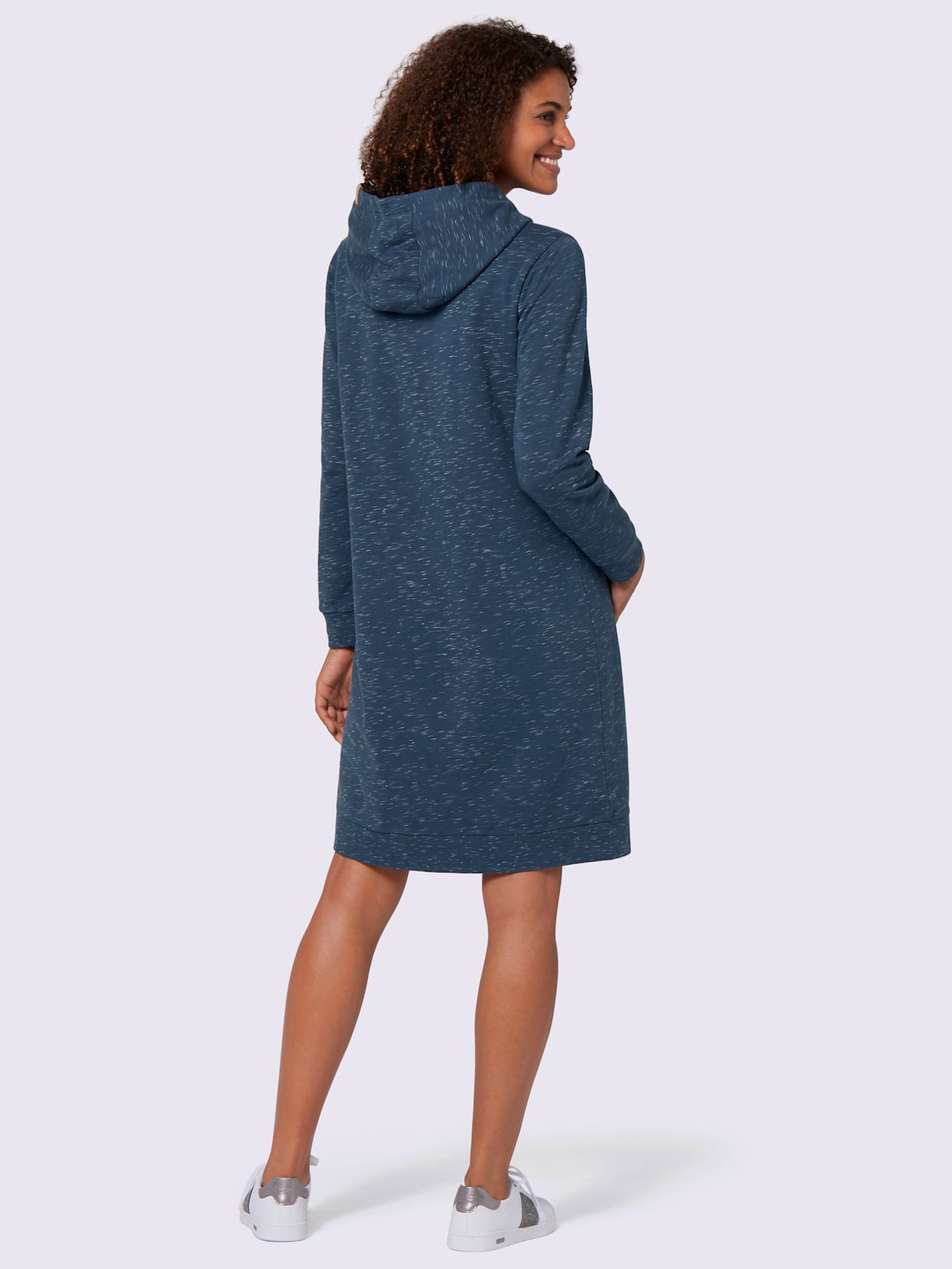 Robe en matière sweat qualité coton doux sur la peau