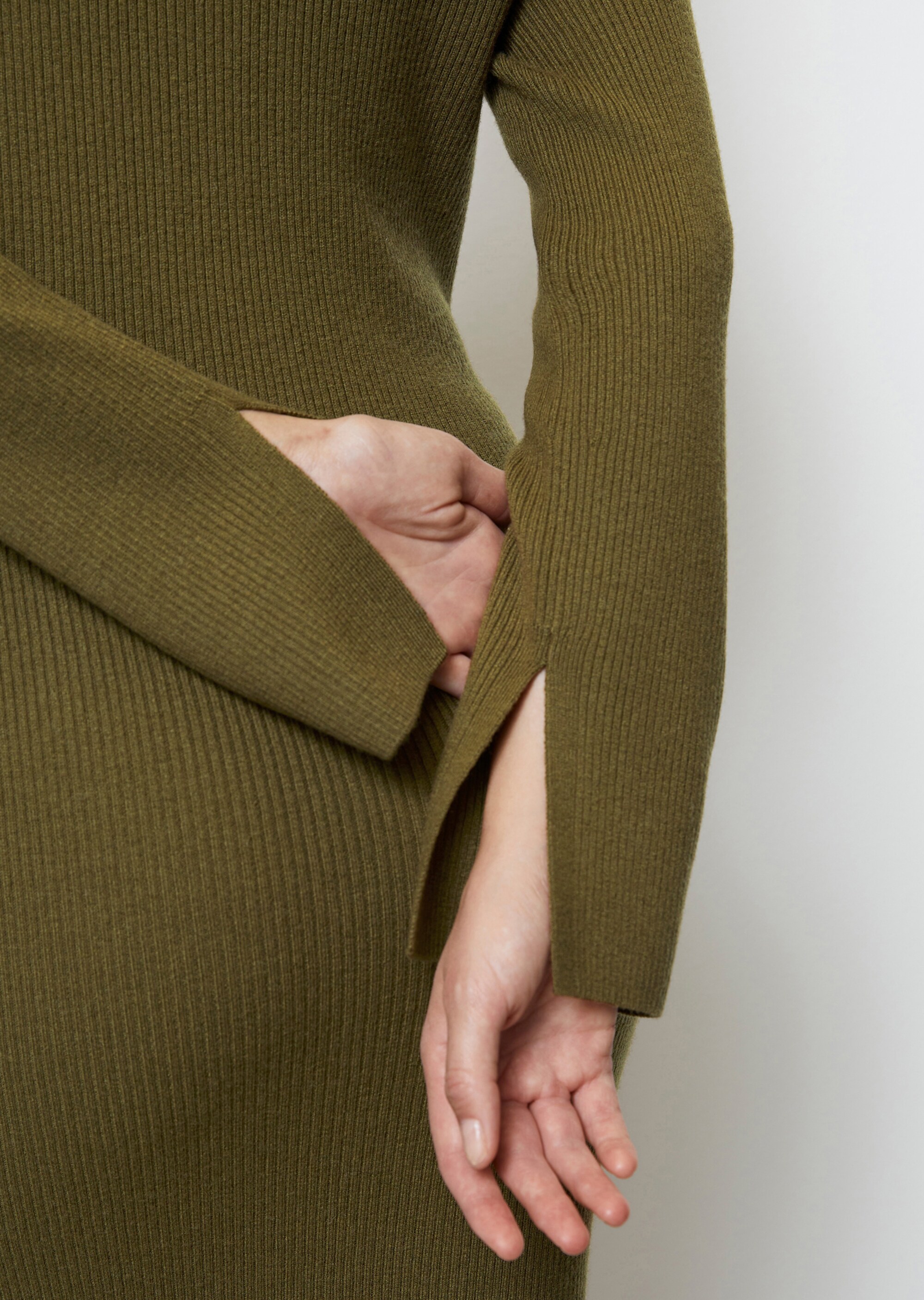Rippstrickkleid shapedmit Viskose-Anteil