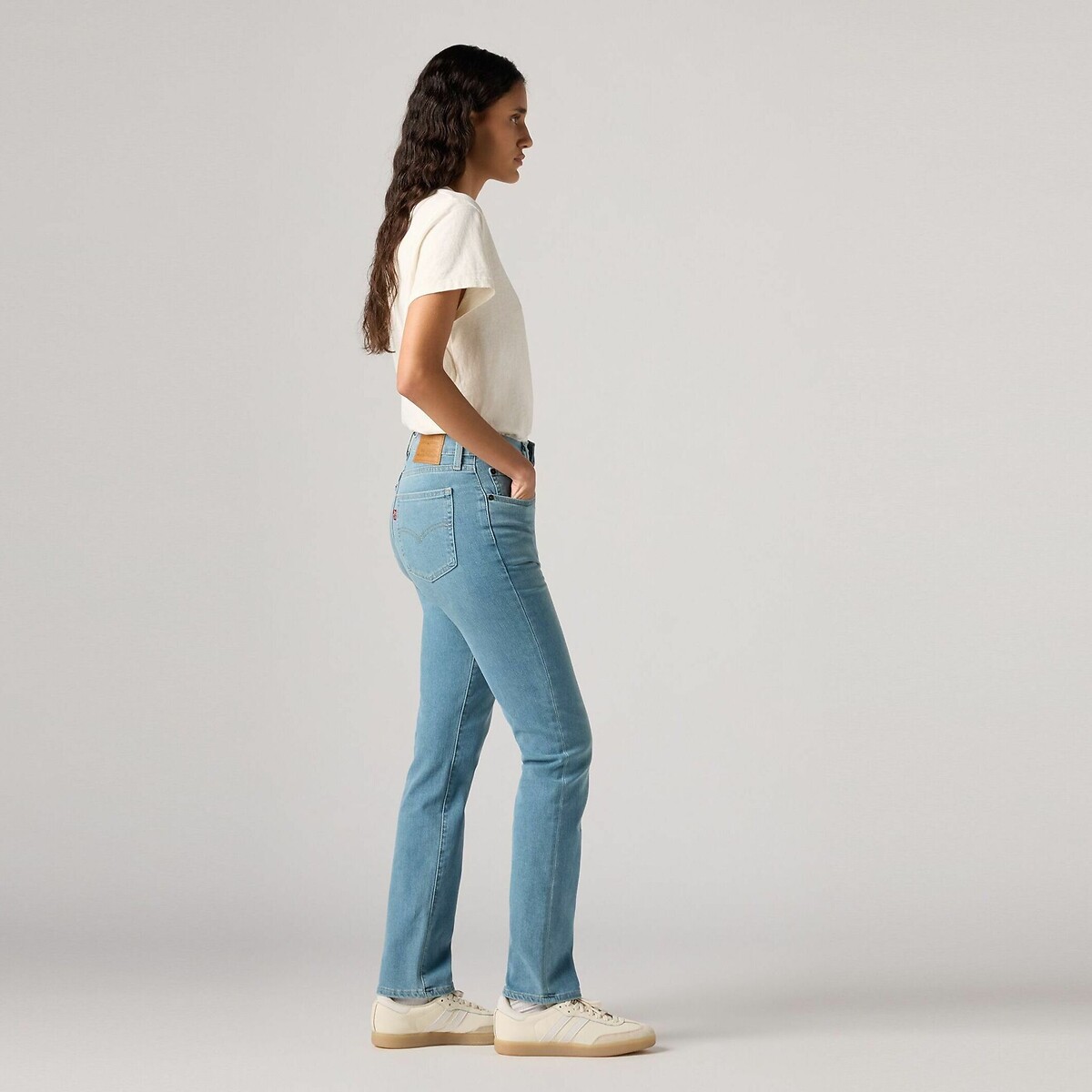 Calça jeans Levi's 724 de cintura alta e corte reto.