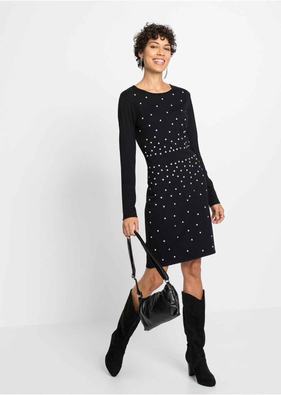 Robe en maille avec éléments perles décoratifs