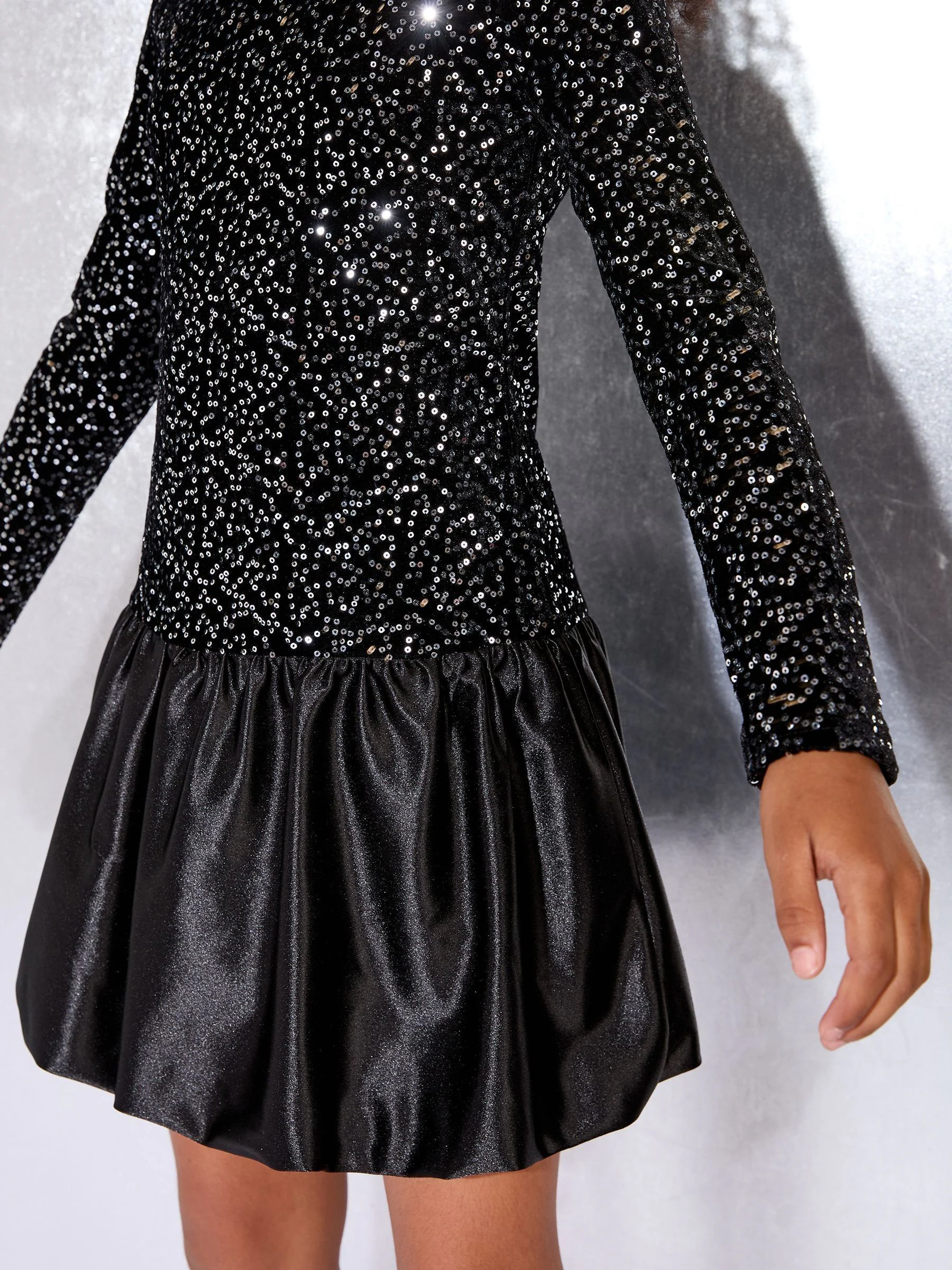 Lipsy feestjurk met lage taille, bubbelzoom en pailletten (5-16jr)
