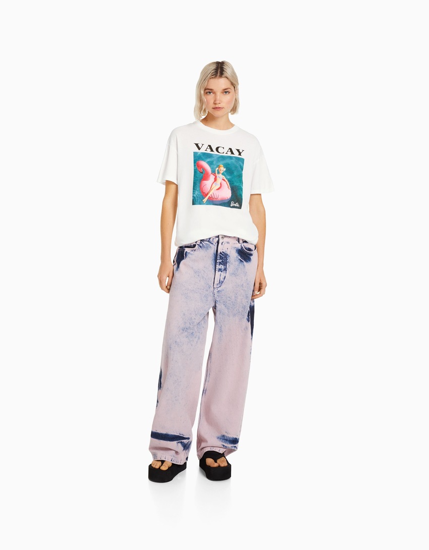 Camiseta de manga curta com estampa da Barbie