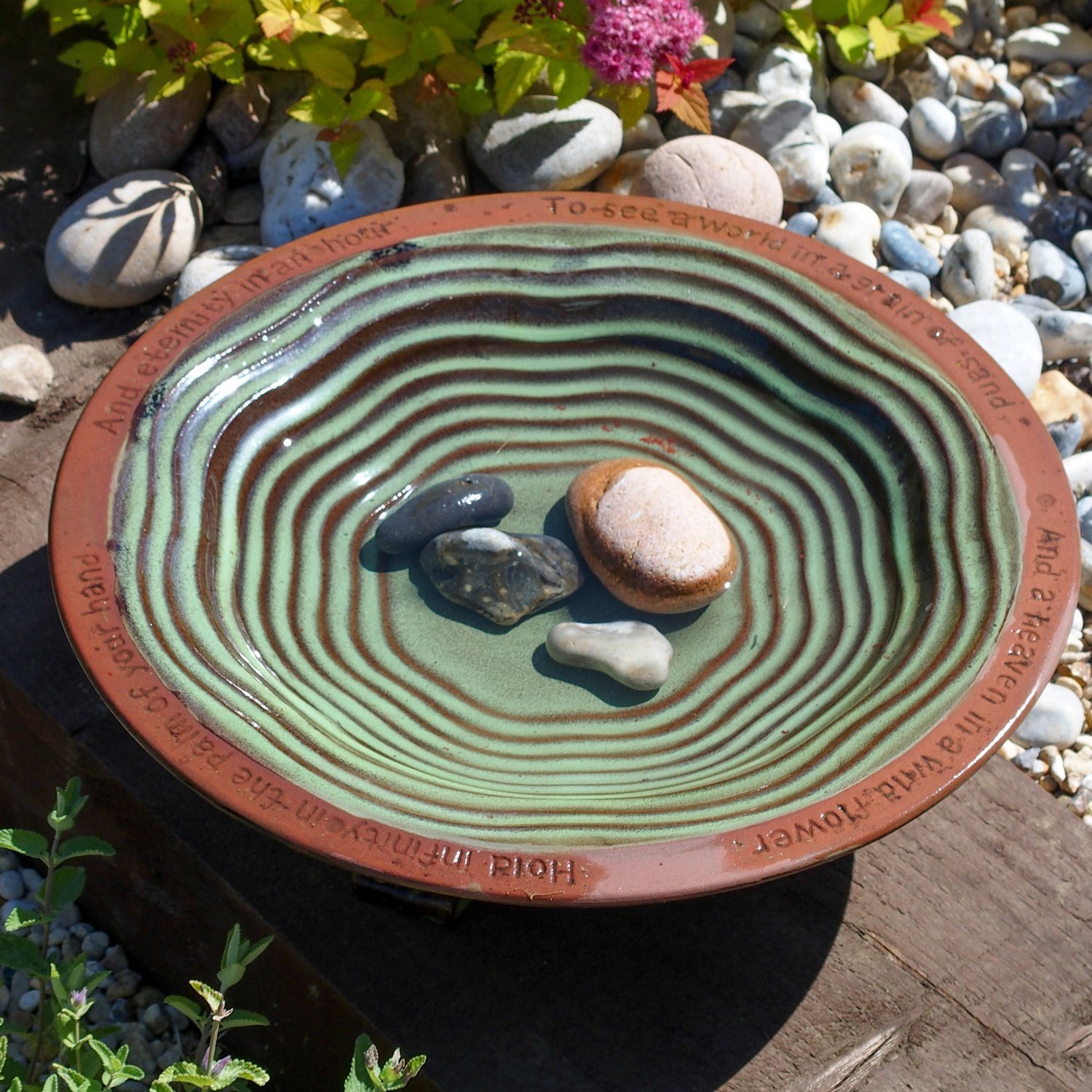 Fait écho au bain d'oiseaux