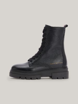 Botas de cano médio com cadarço em couro texturizado
