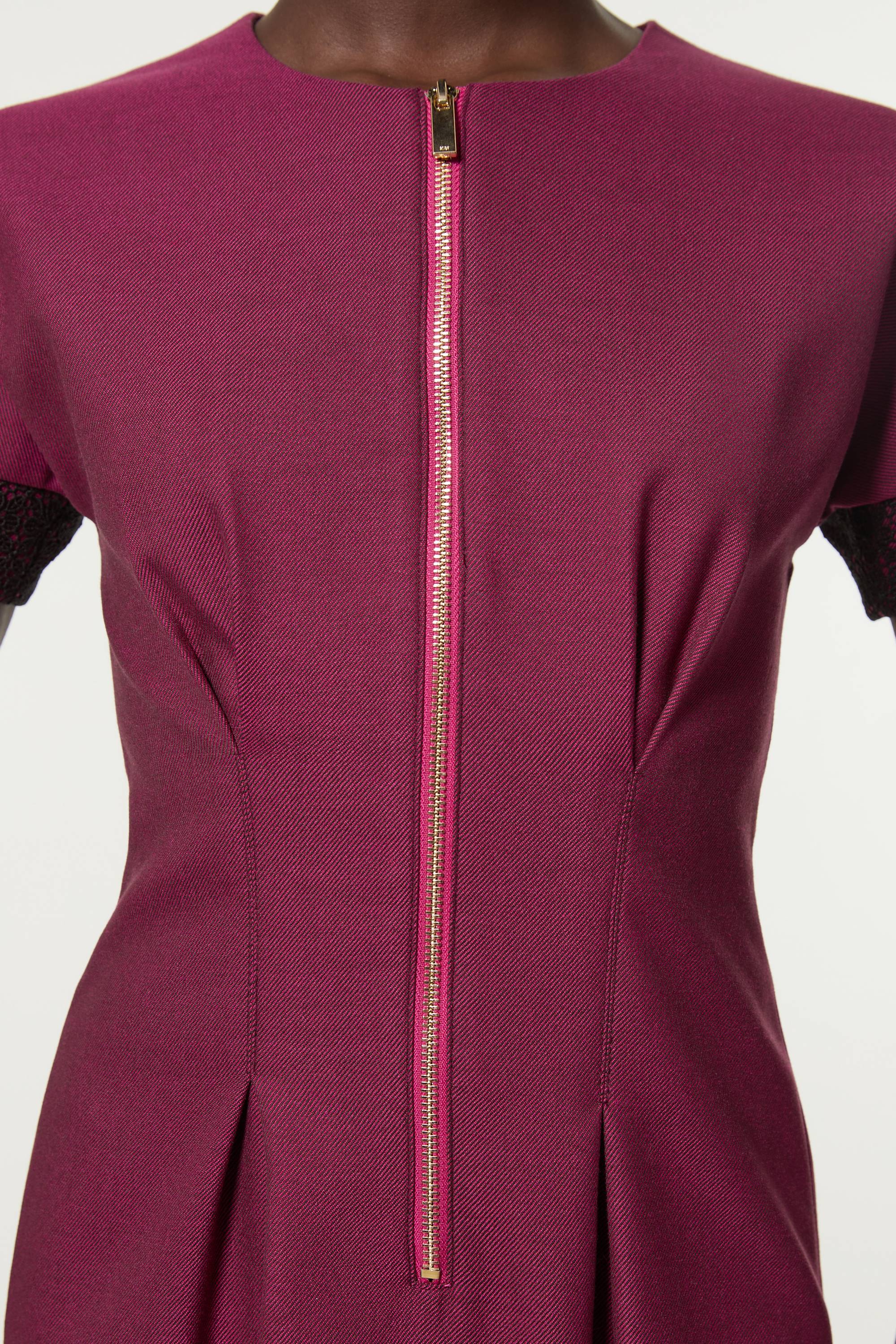 KarenMillen Robe mini pour grandes tailles à la coupe tailleur, en sergé et dentelle mixte, avec zip à l'avant