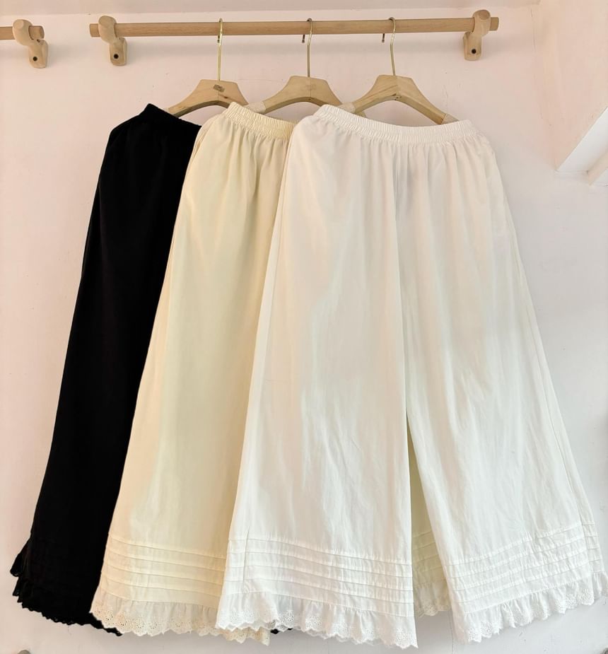 College Affair - Elastische taille, effen oogjes, kanten rand, geplooide cropped broek met wijde pijpen