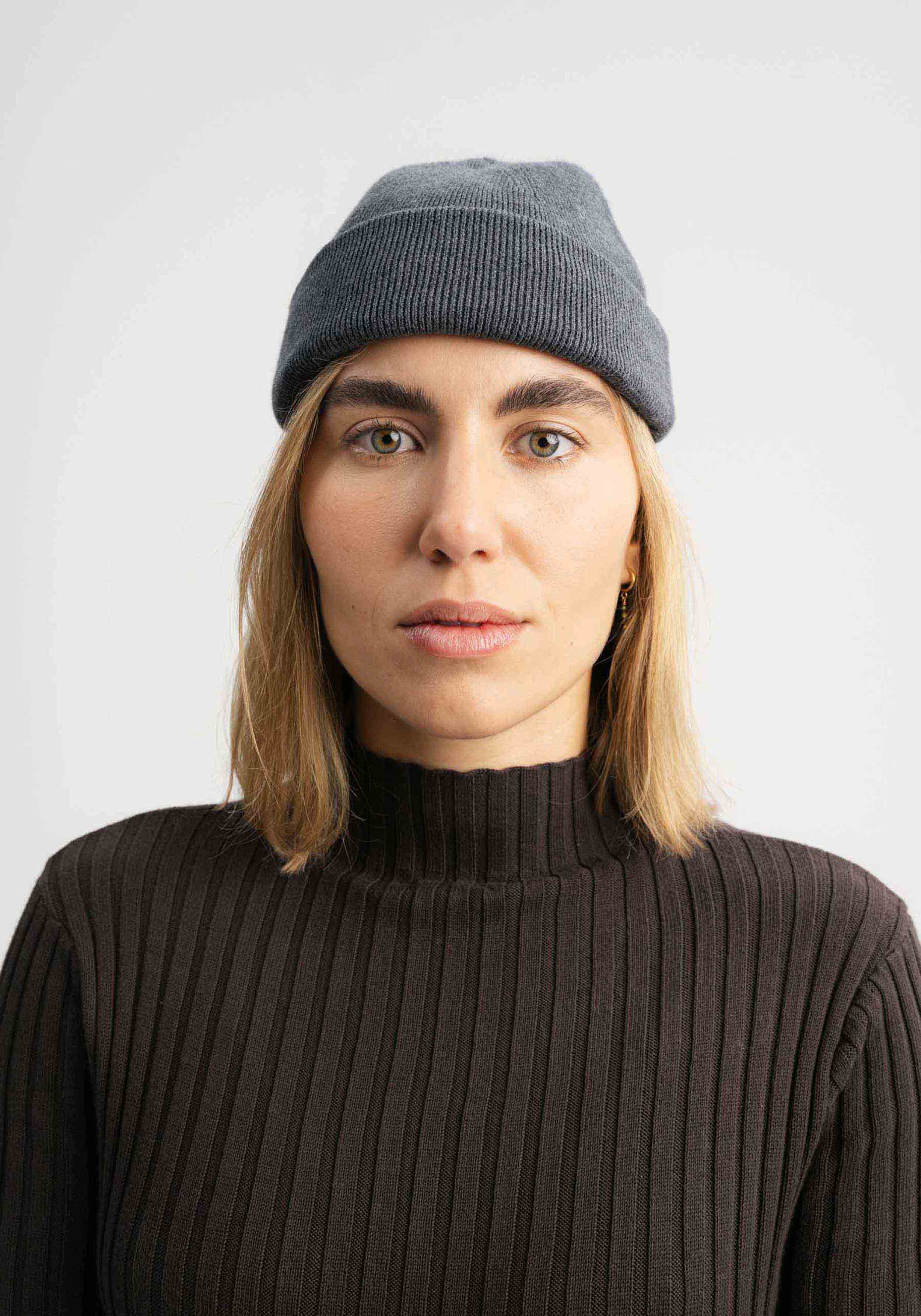Mela Kurze Feinstrickmütze Lesh Anthrazit Melange