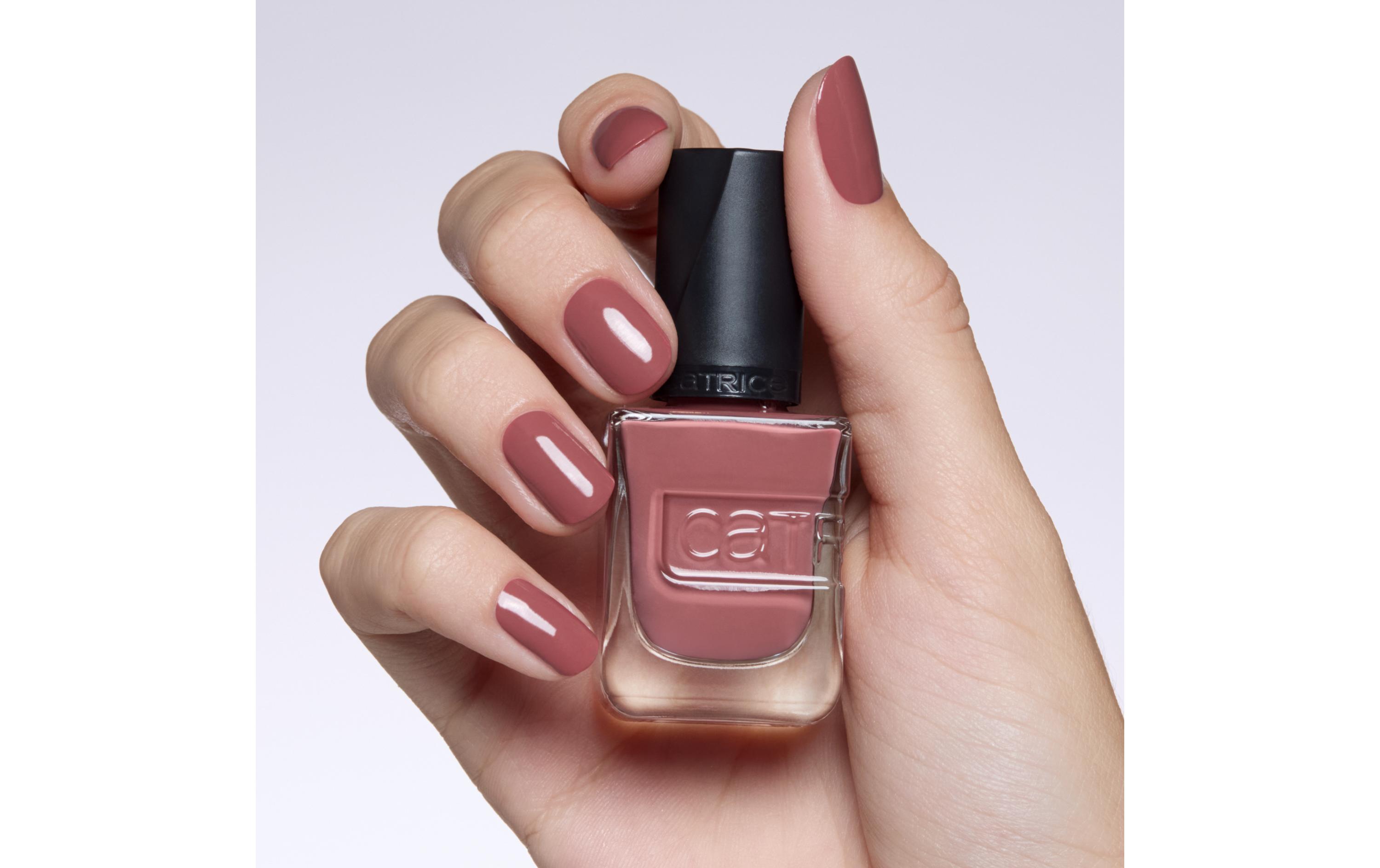 Nagellack Gel Affair 008 Rosywood HillsLanganhaltender Gel-Nagellack in einem natürlichen Rosenholz-Ton
