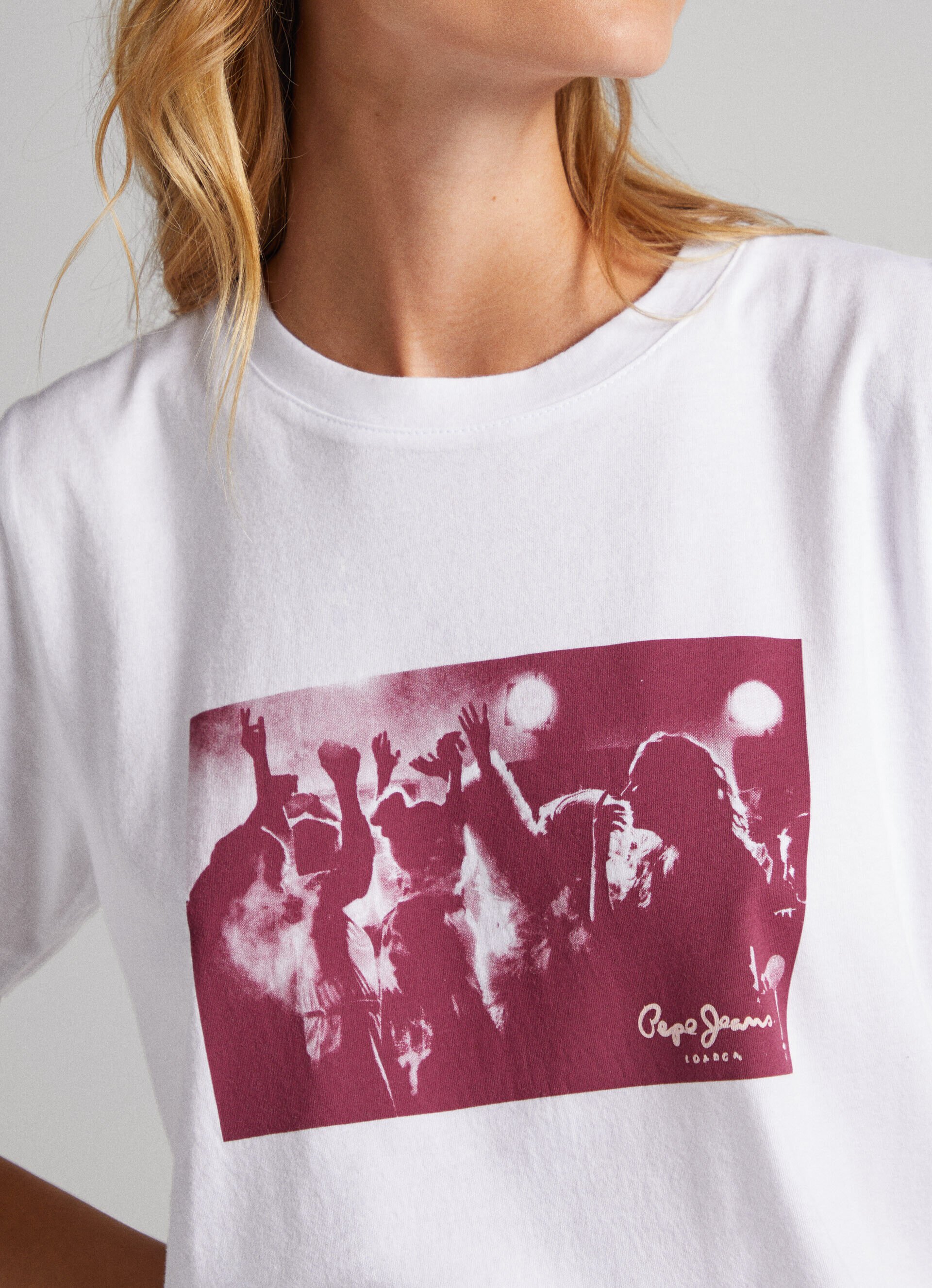 CAMISETA COM ESTAMPA FOTOGRÁFICA - branca