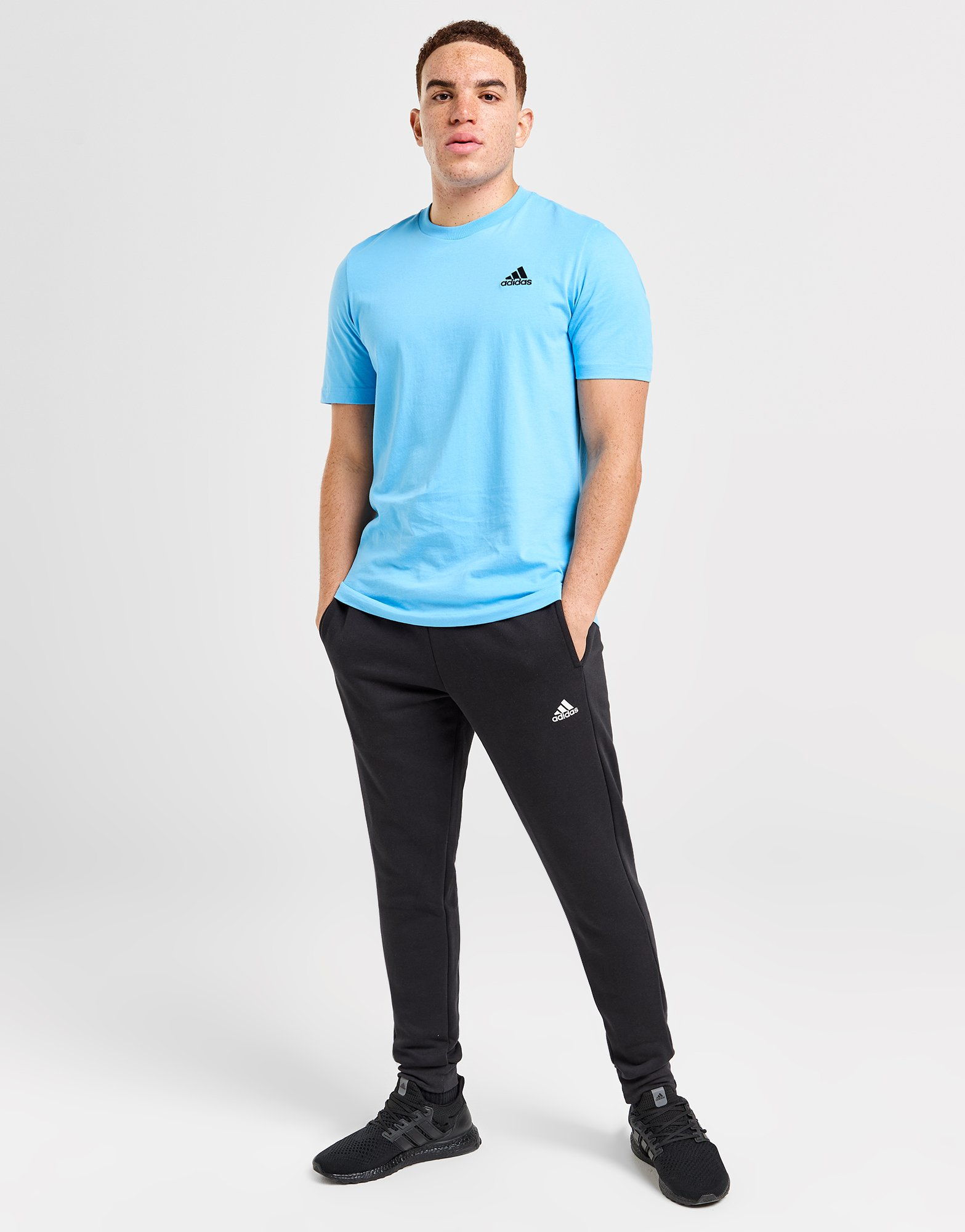 adidas T-shirt en jersey à petit logo brodé Essentials