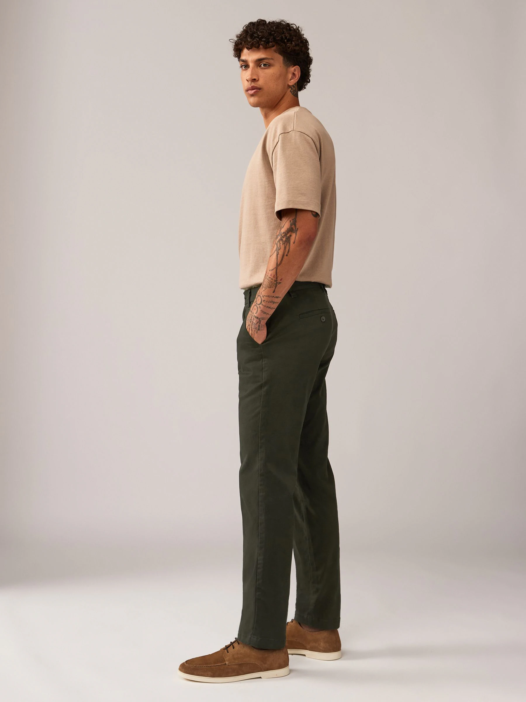 Groen-kaki - Straight fit - Zacht aanvoelende stretch-chino met print
