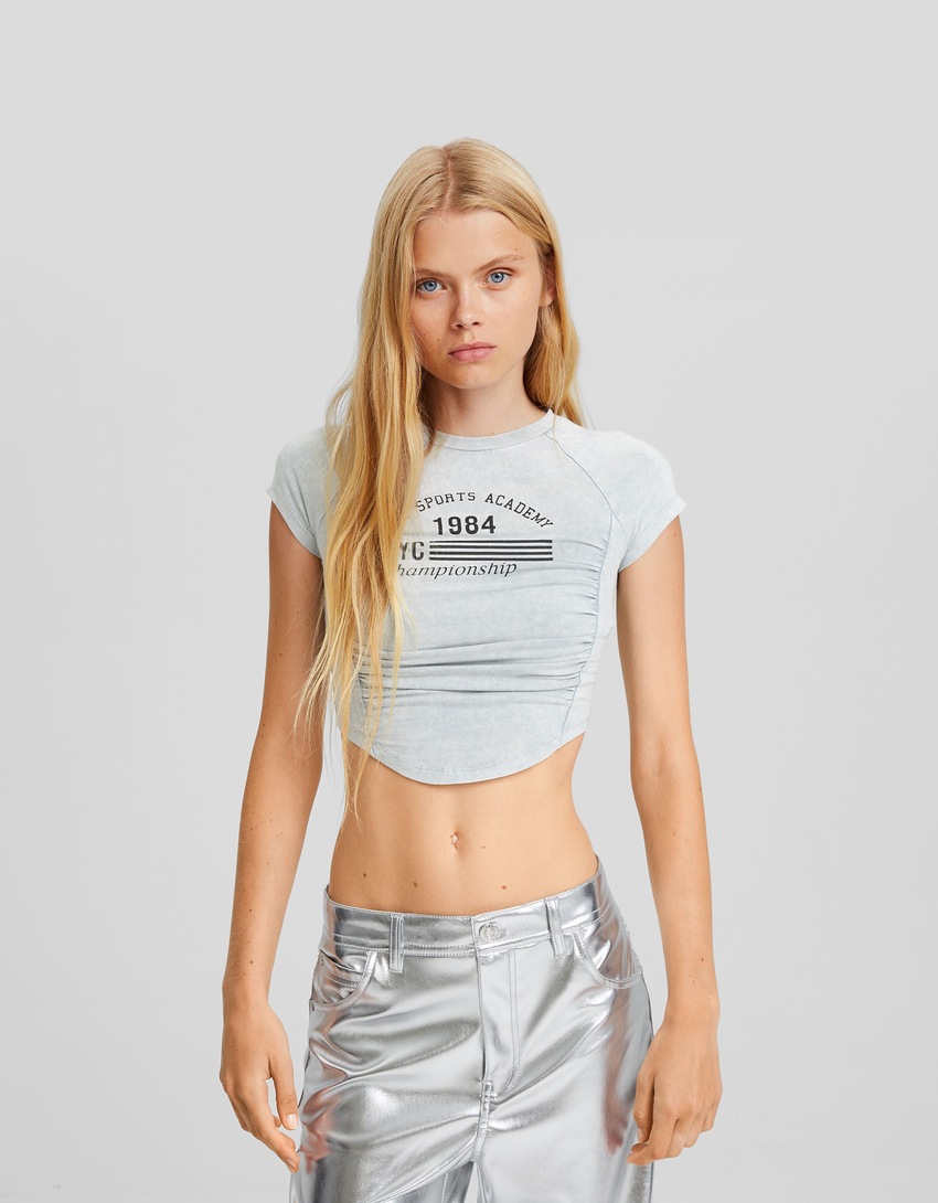 Camiseta de manga curta com estampa de efeito desbotado