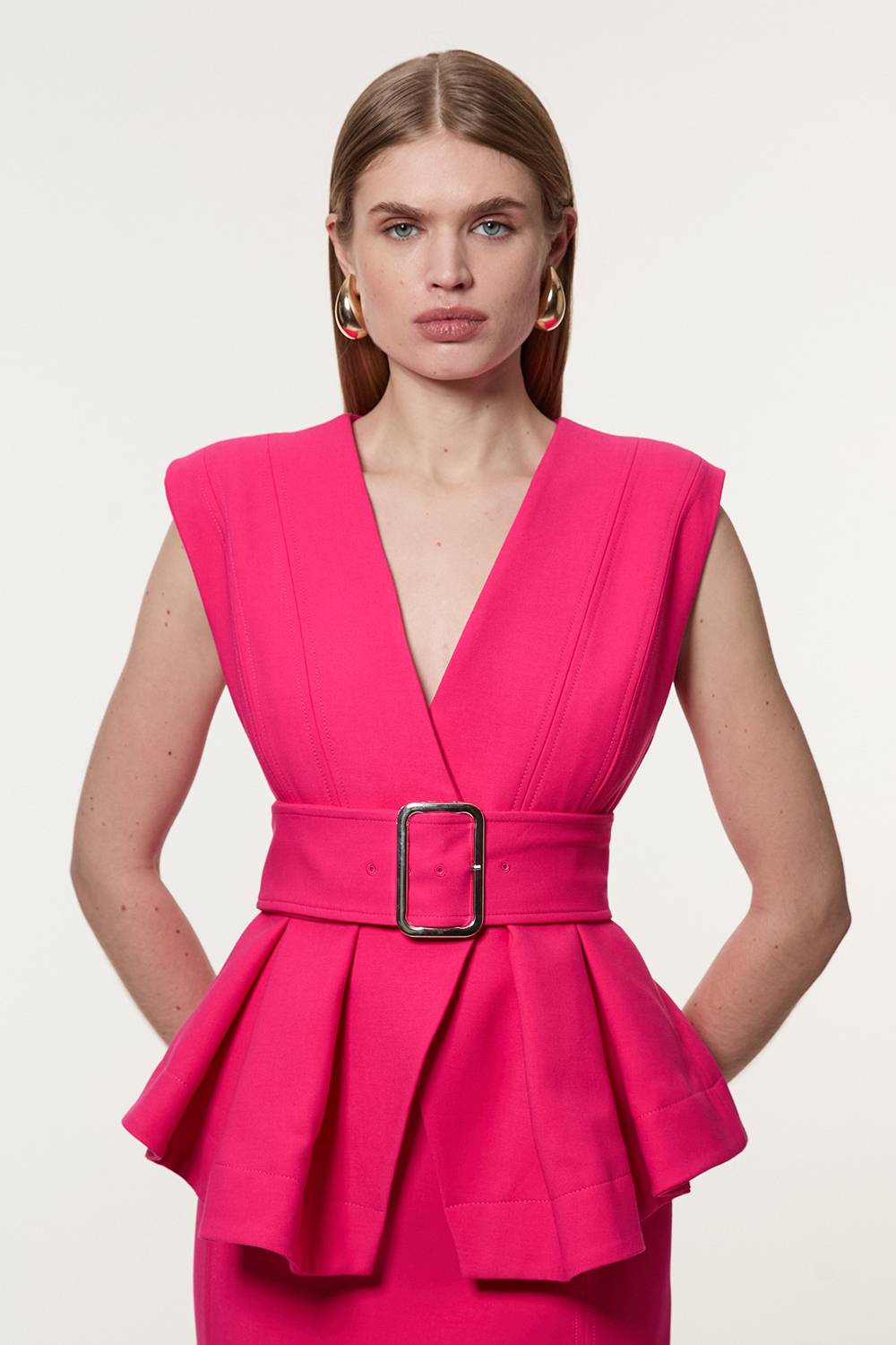 KarenMillen Robe maxi ajustée en tissu stretch, ceinturée avec péplum
