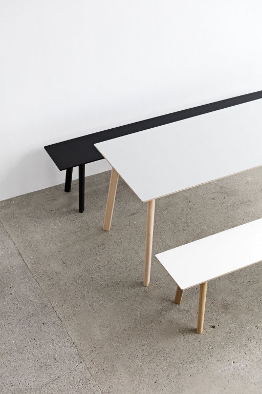 Hay CPH Deux 210 tafel 200x75 met wit beuken onderstel parelwit