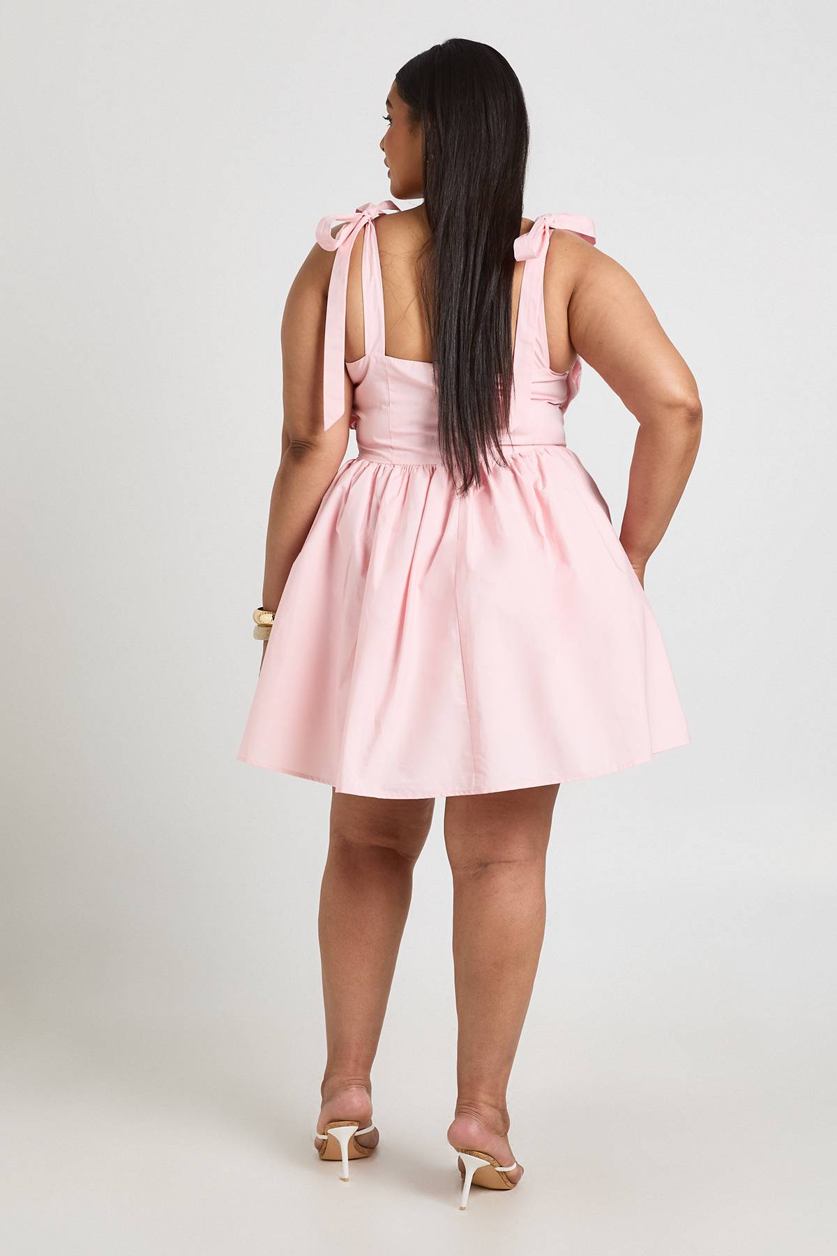 boohoo Robe Mini Grande Taille En Coton À Buste Froncé Et Bretelles Nouées Aux Épaules