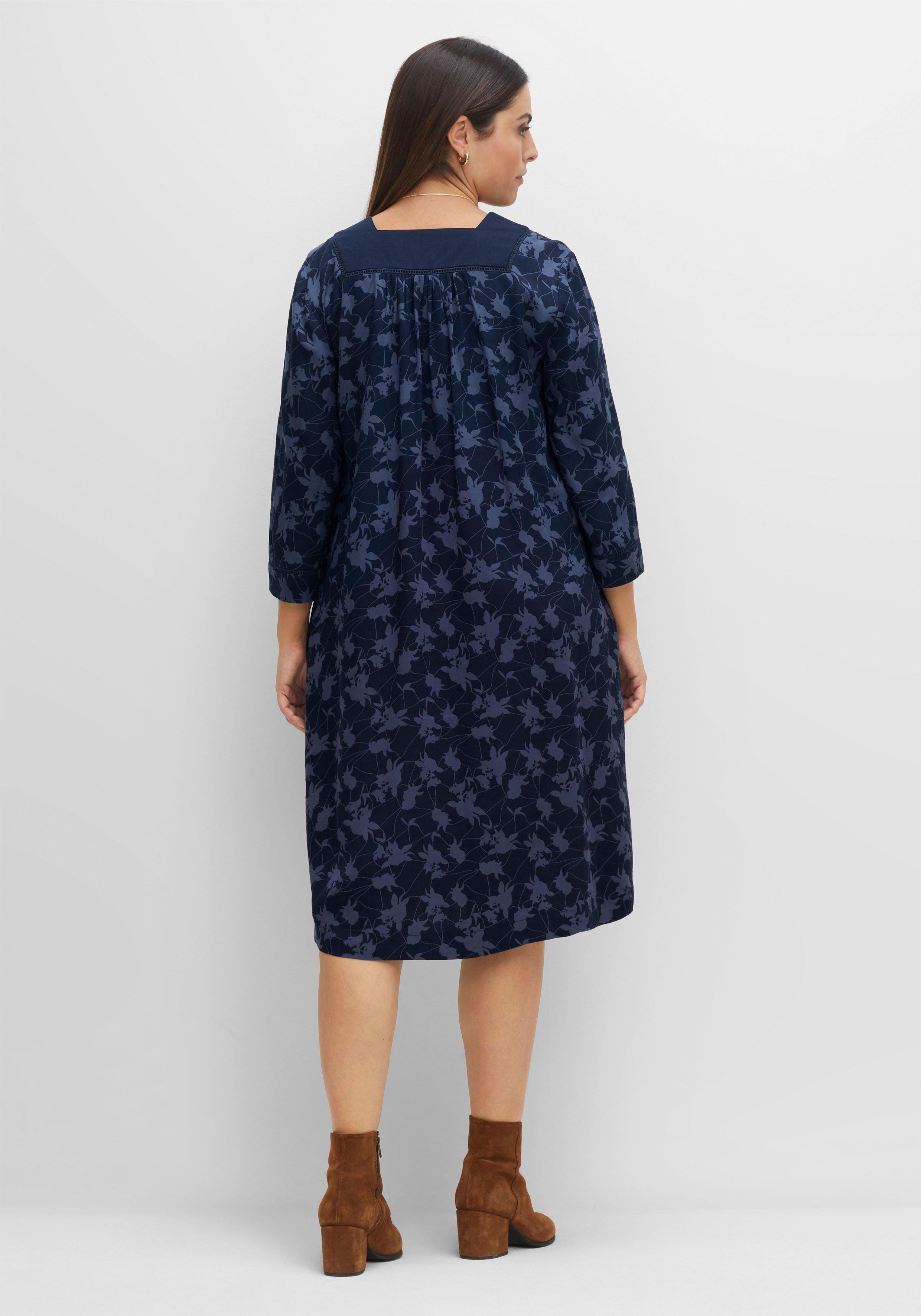 Kleid mit 3/4-Ärmeln und V-Ausschnitt