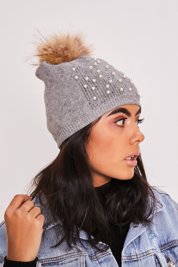 Bonnet gris avec perles brodées