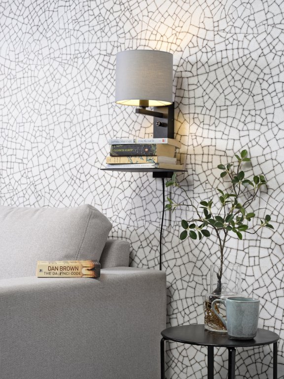 It's about Romi Florence wandlamp met plank zwart