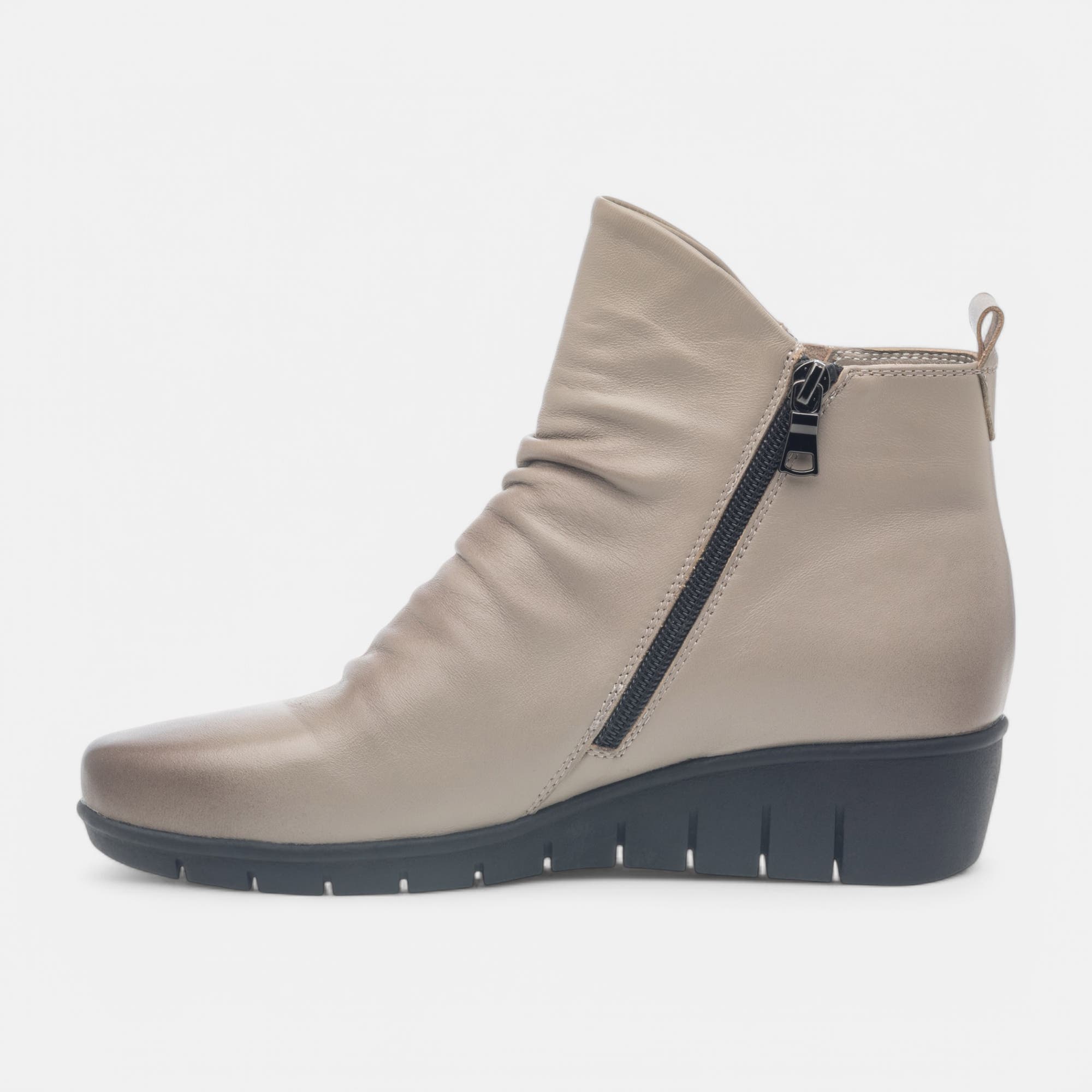 Boots Femme en cuir taupe