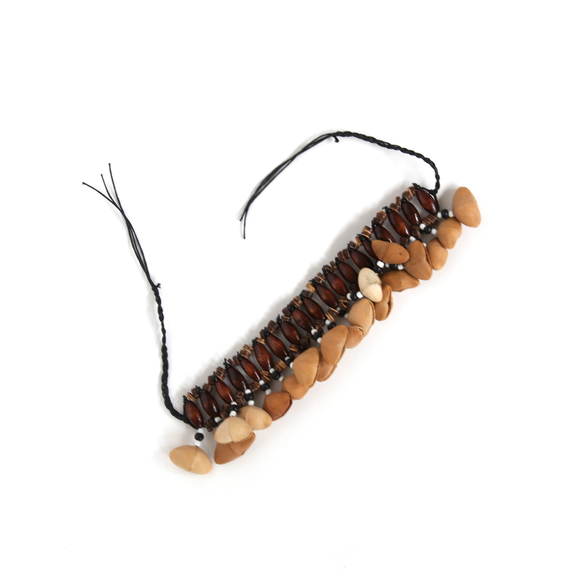 Fußrassel aus Nüssen, brauntöne, T 30 cm, B 4 cm, H 2 cm günstig bestellen
