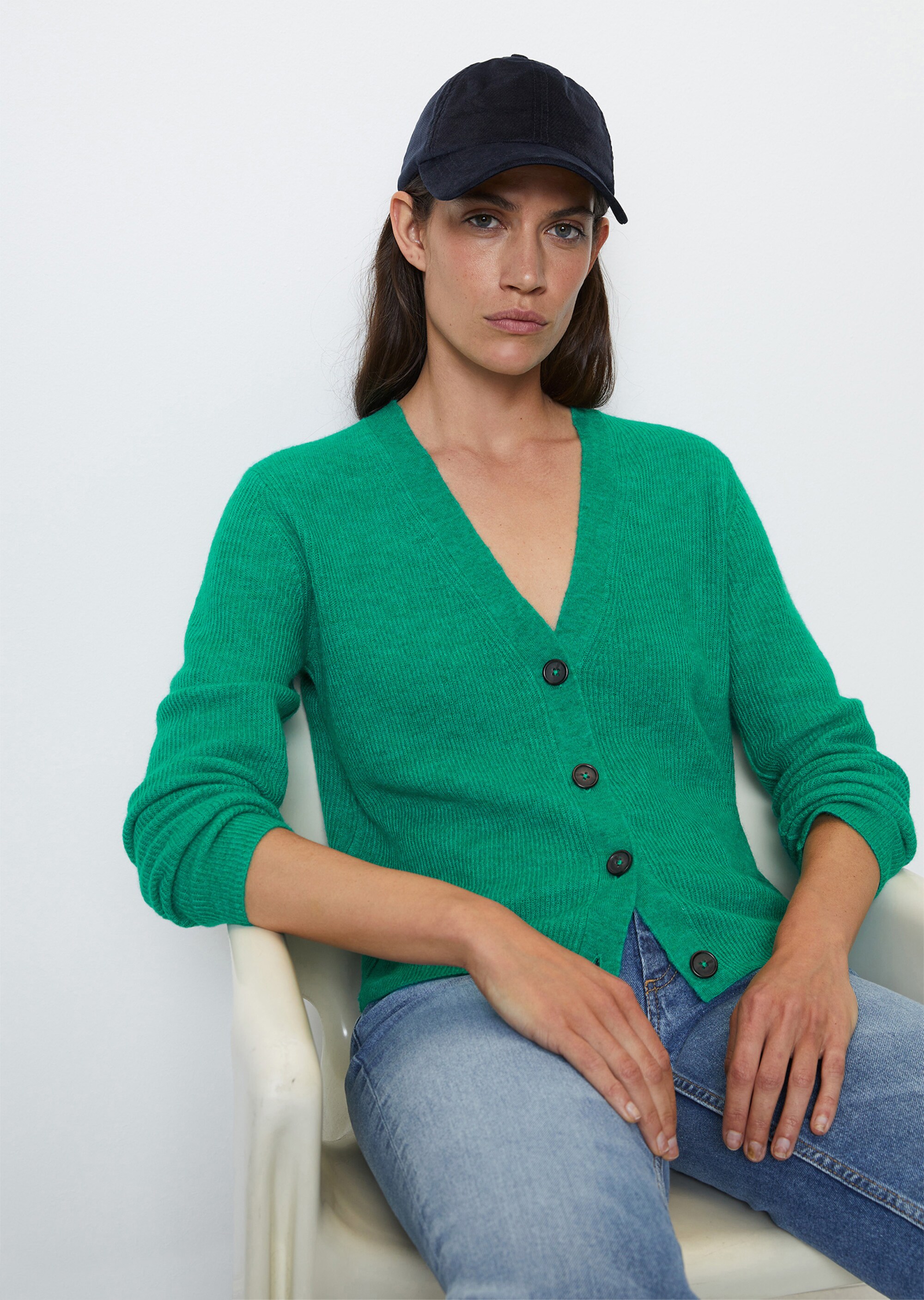 Zart gestrickter V-Neck-Cardigan loose aus Wolle-Alpakawolle-Mix