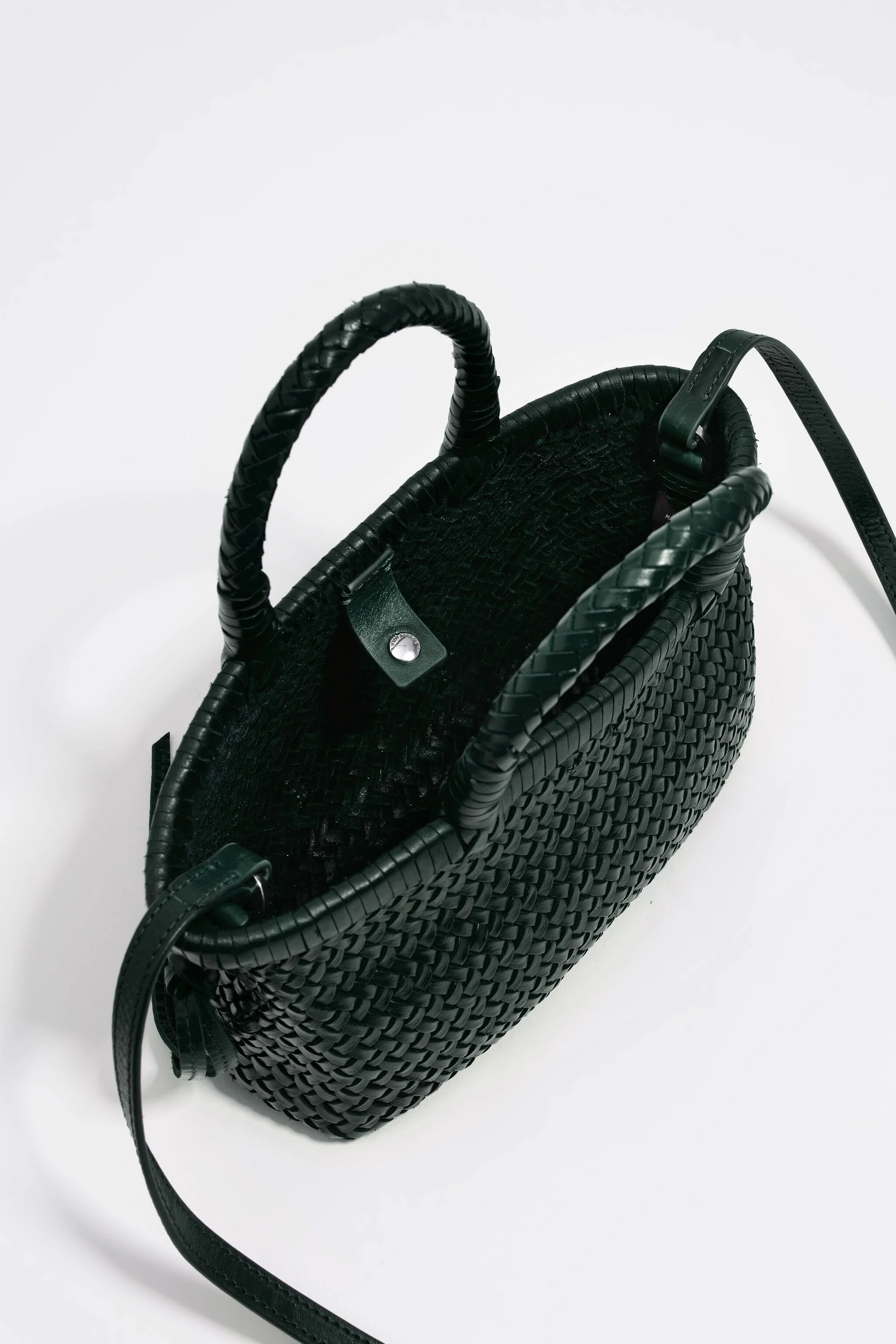 Bolsa pequena de couro trançado verde-escuro