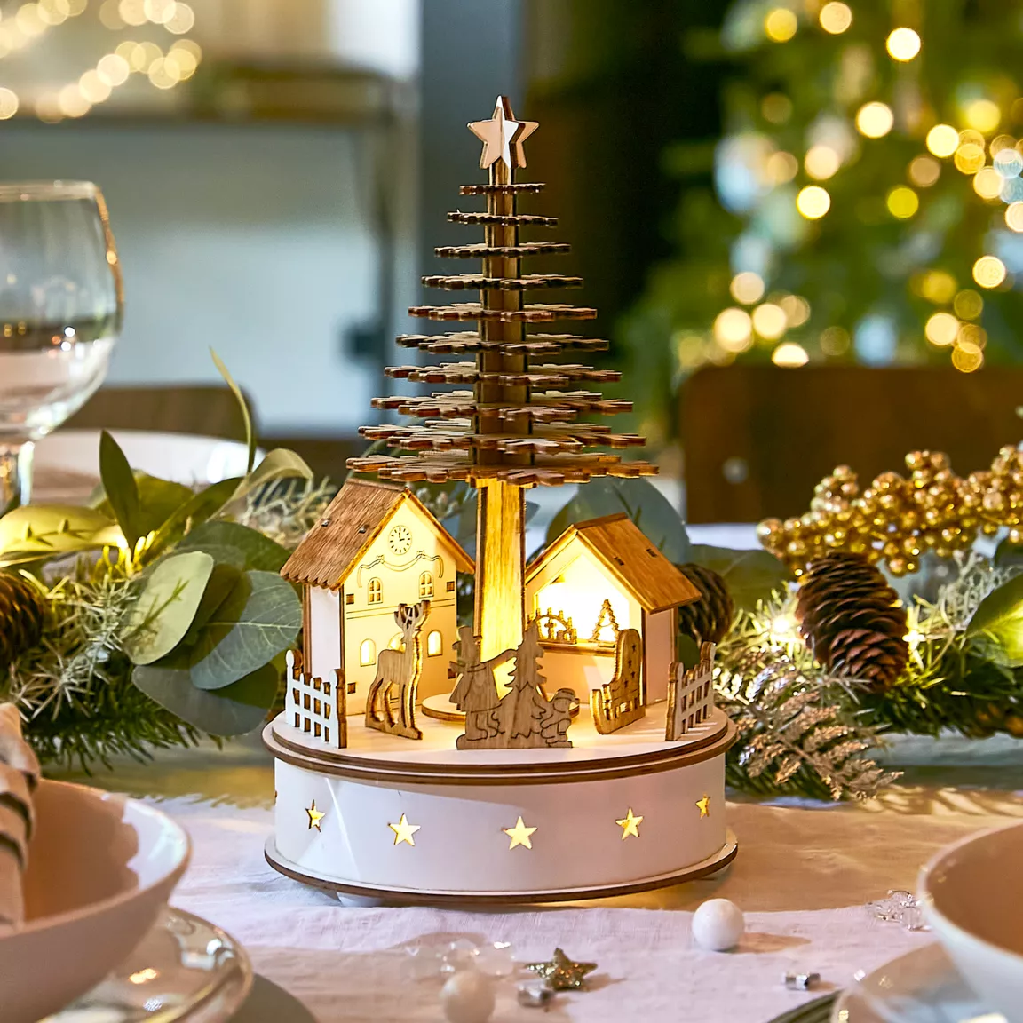 Village de Noël en bois lumineux et musical à piles (H25 cm) Sapin de Noël